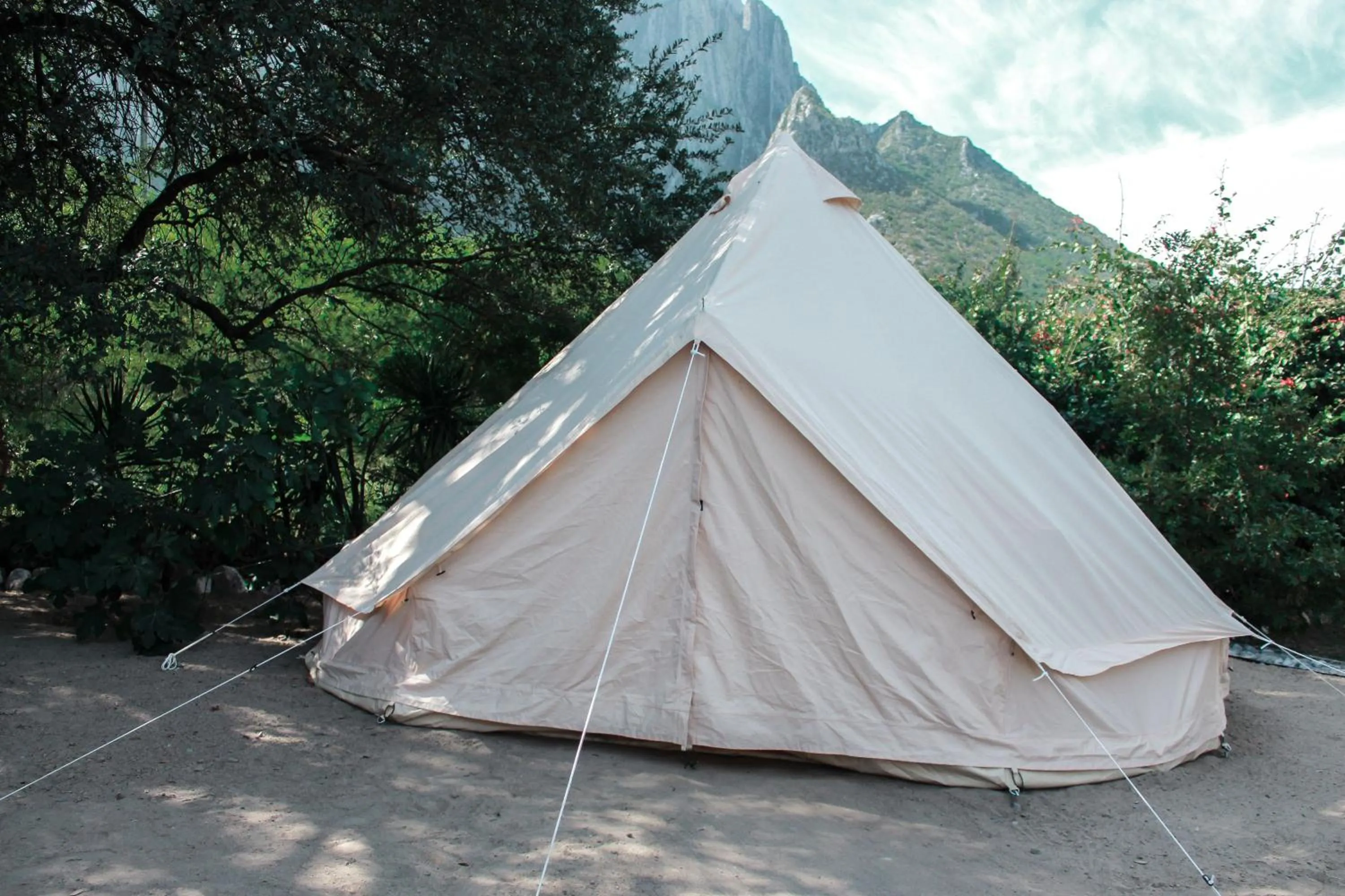 Facade/entrance in La Posada en el Potrero Chico