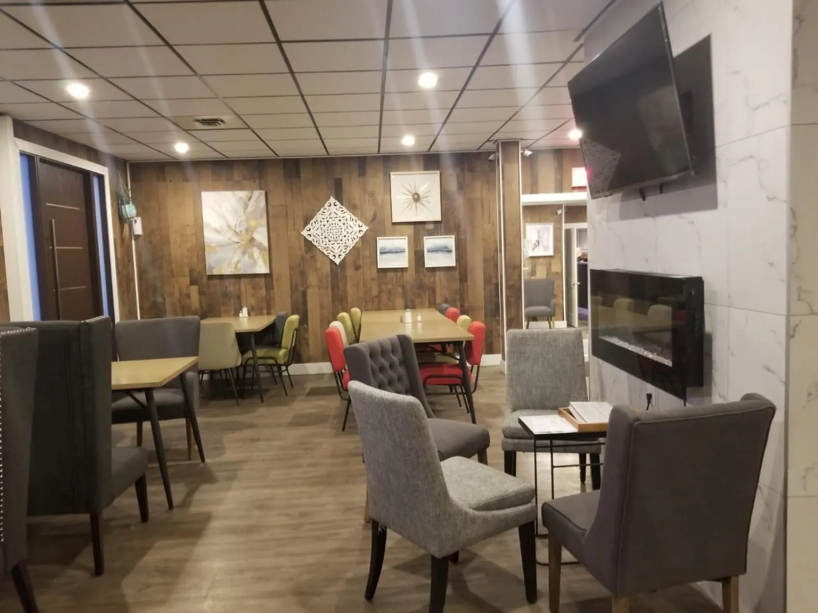 Restaurant/places to eat in 7 Day's Hotel