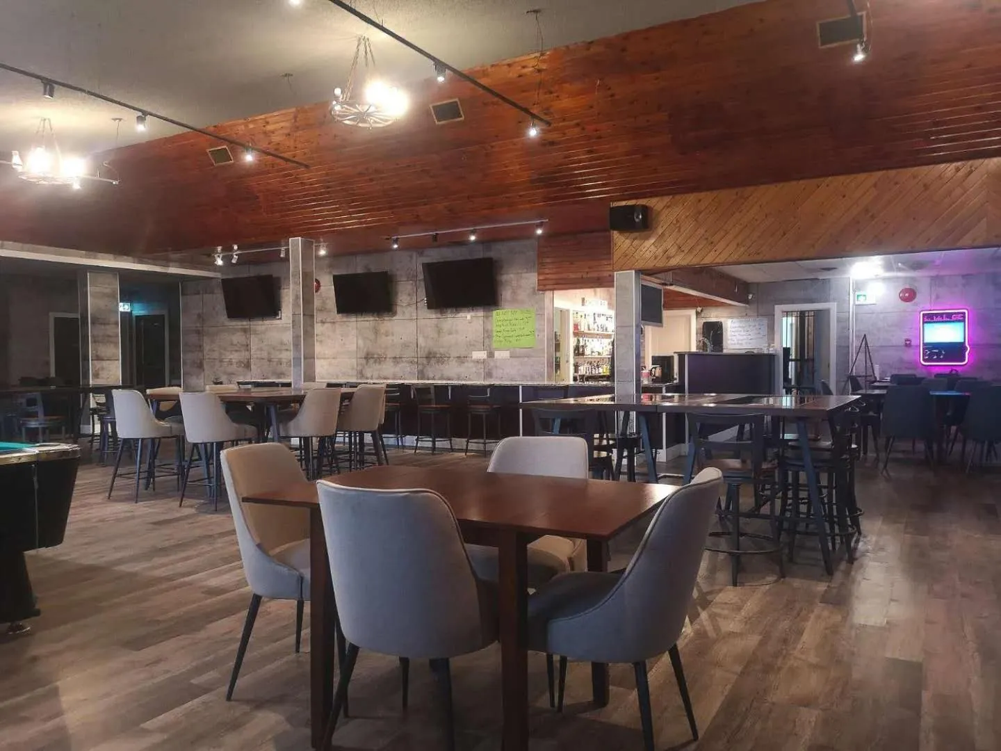 Lounge or bar in 7 Day's Hotel