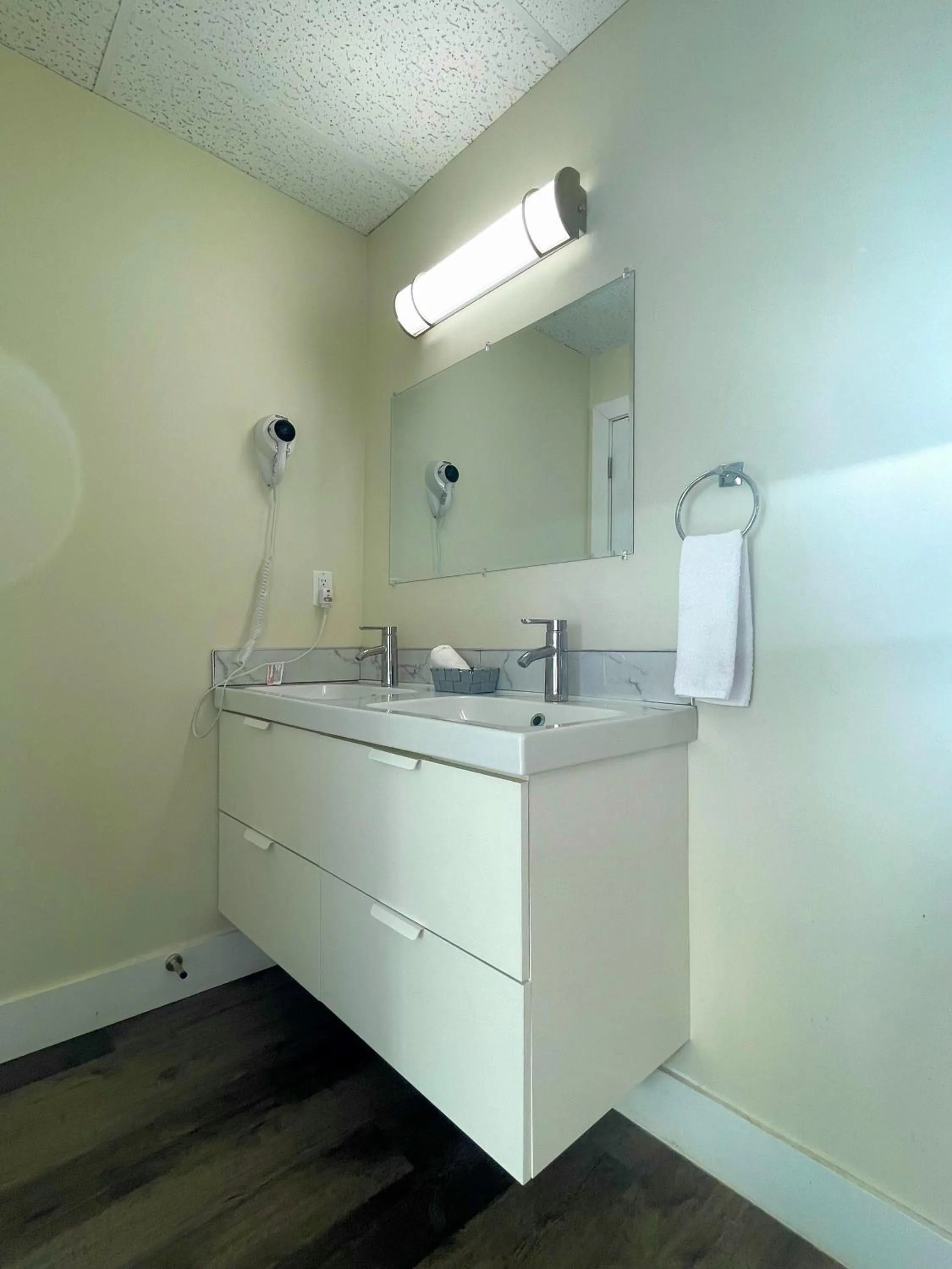 Toilet in 7 Day's Hotel