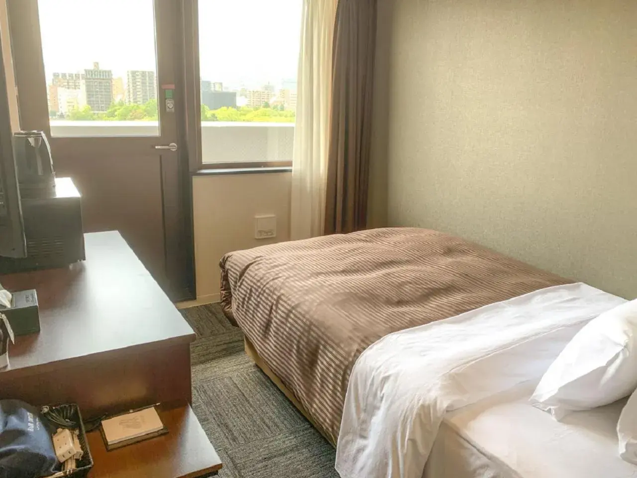 Bed in HOTEL LiVEMAX Hiroshima Peace Park Mae Bed in HOTEL LiVEMAX Hiroshima Peace Park Mae