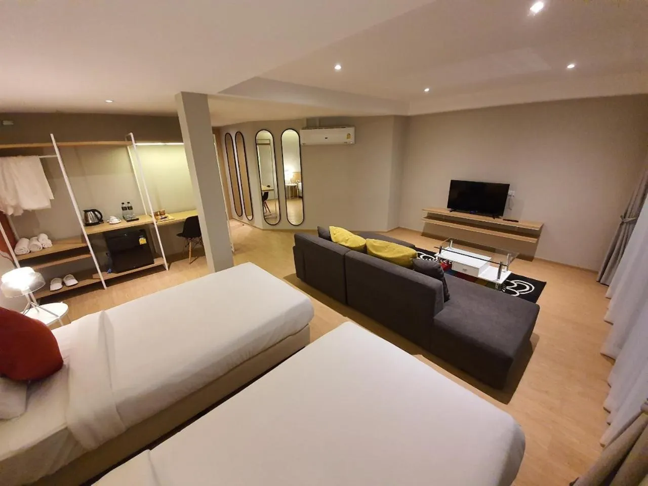 Photo of the whole room, Bed in Platinum hotel