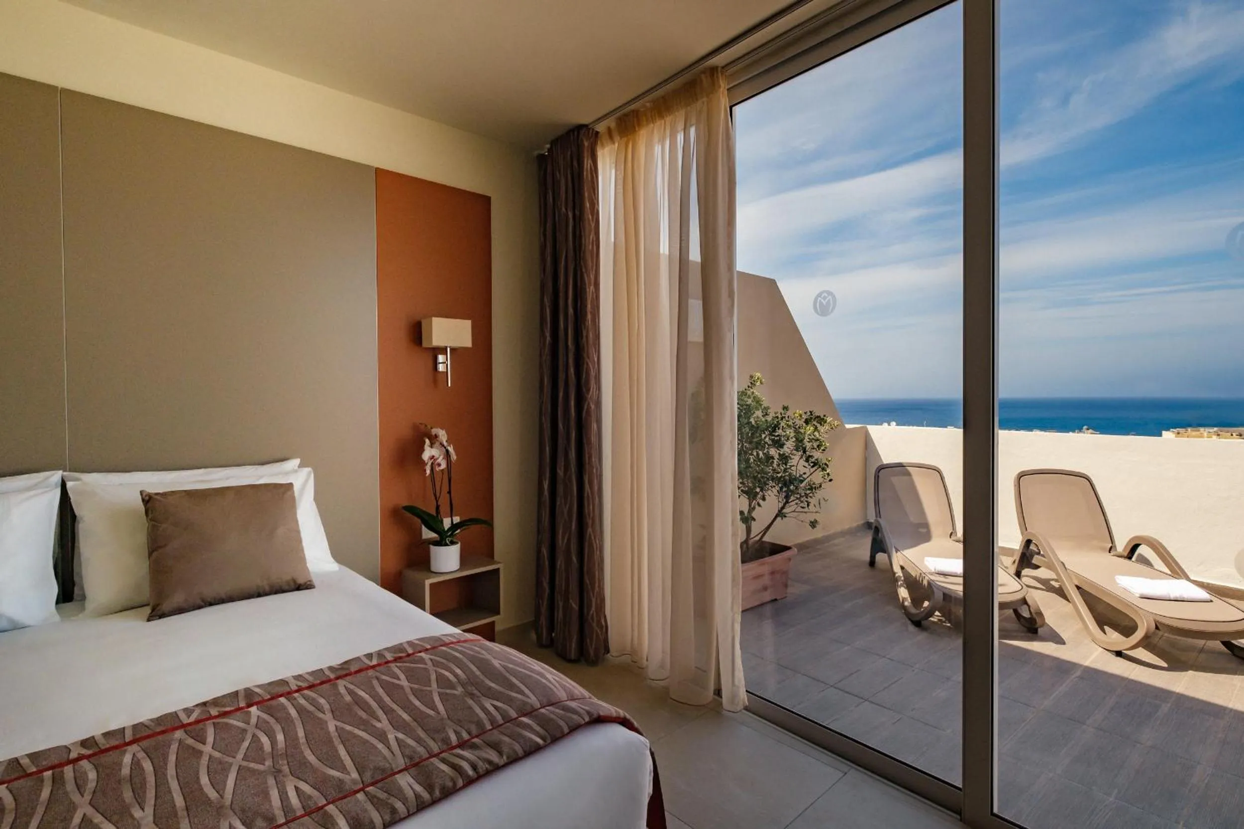 Bed in Mayflower Hotel Malta