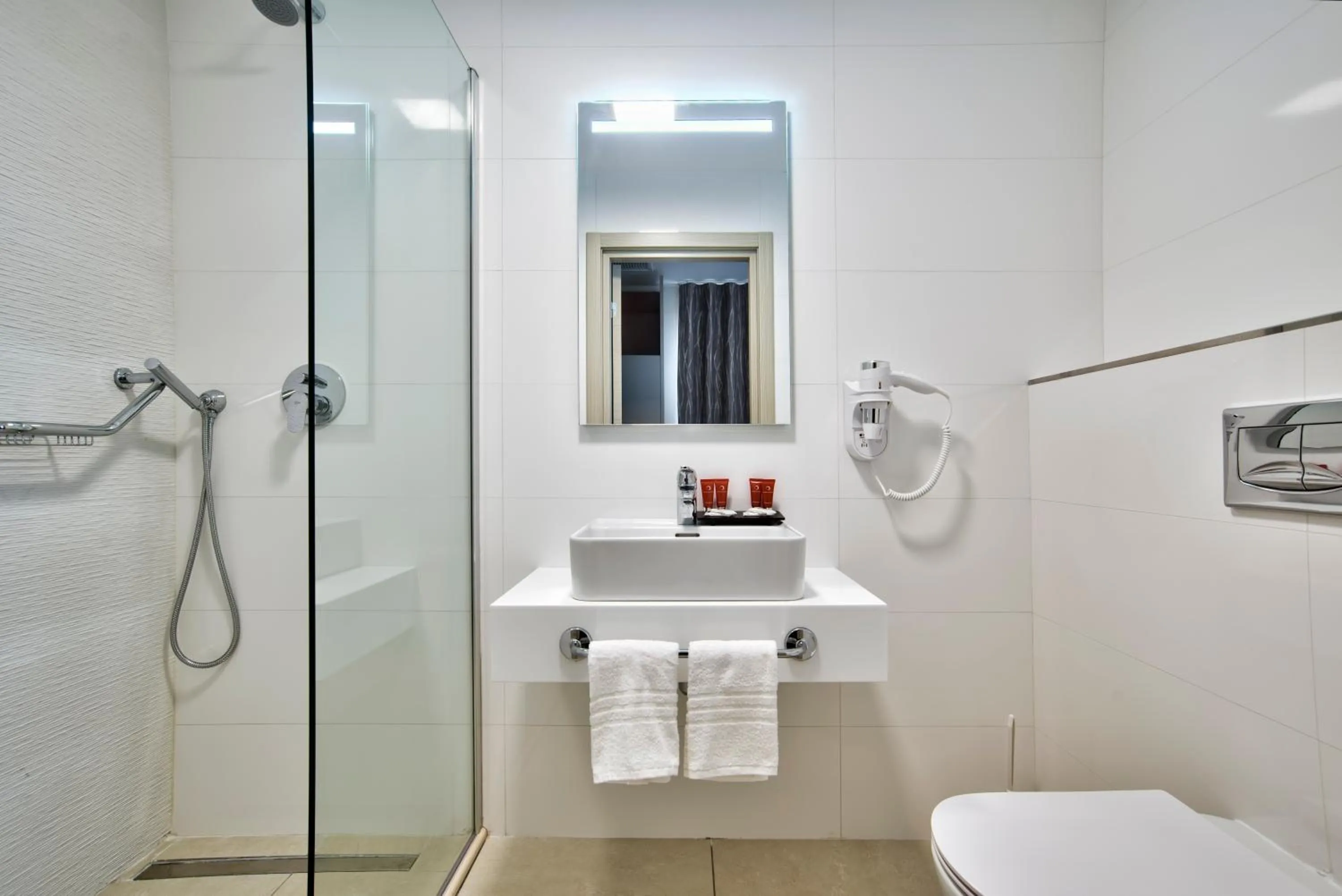 Shower in Mayflower Hotel Malta