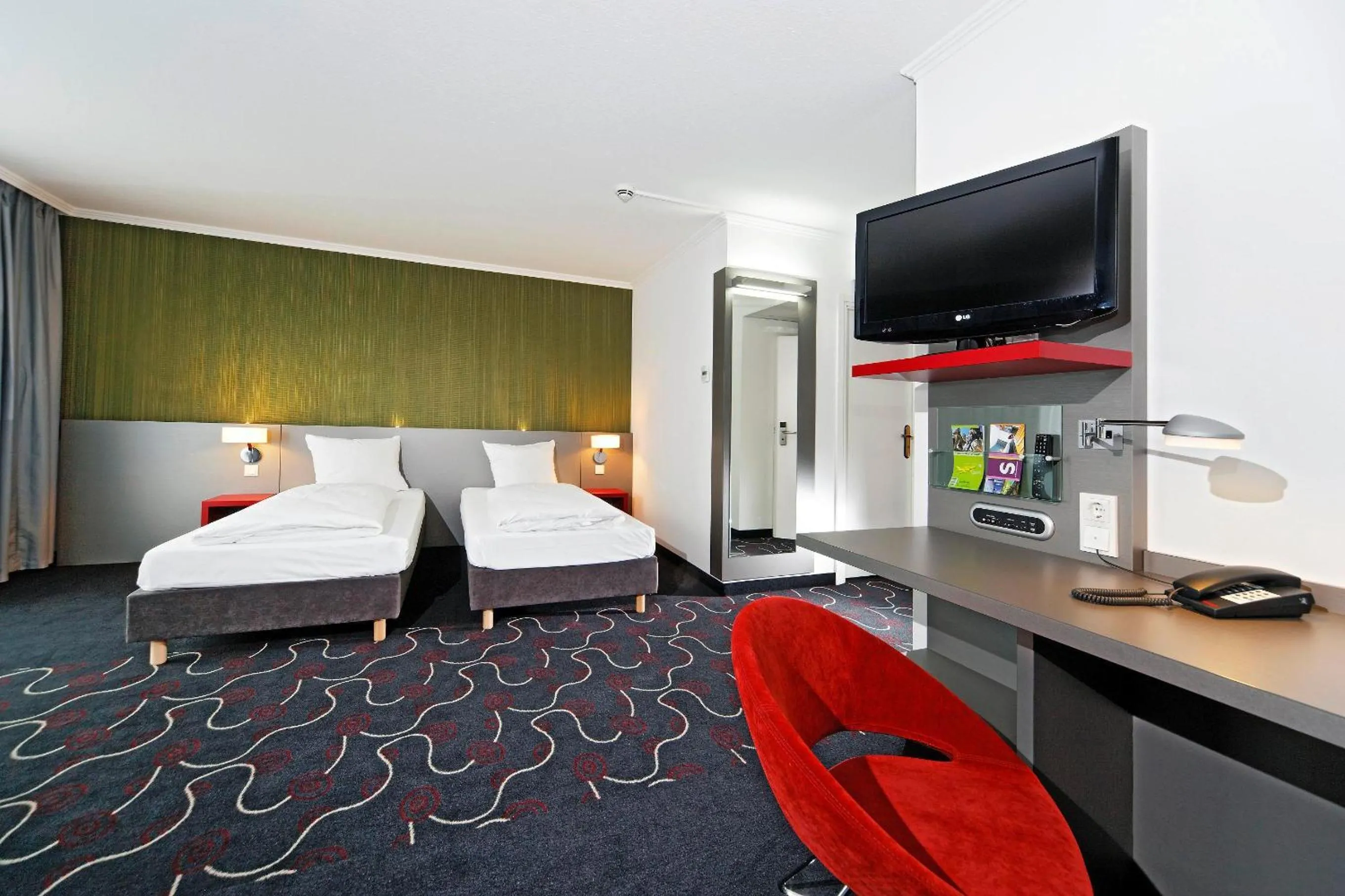 Bed, TV/Entertainment Center in ibis Styles Stuttgart