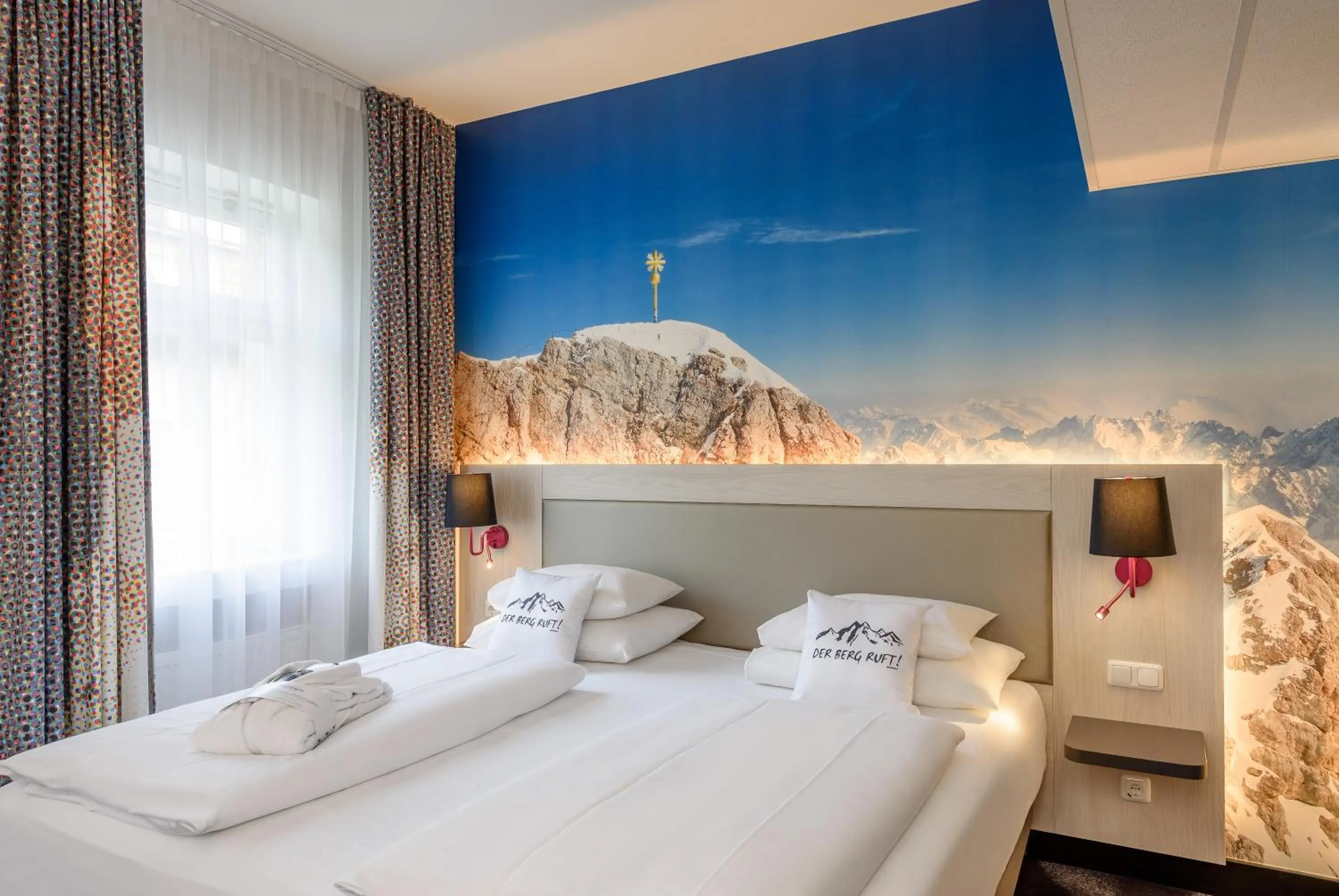 Photo of the whole room, Bed in Mercure München am Olympiapark