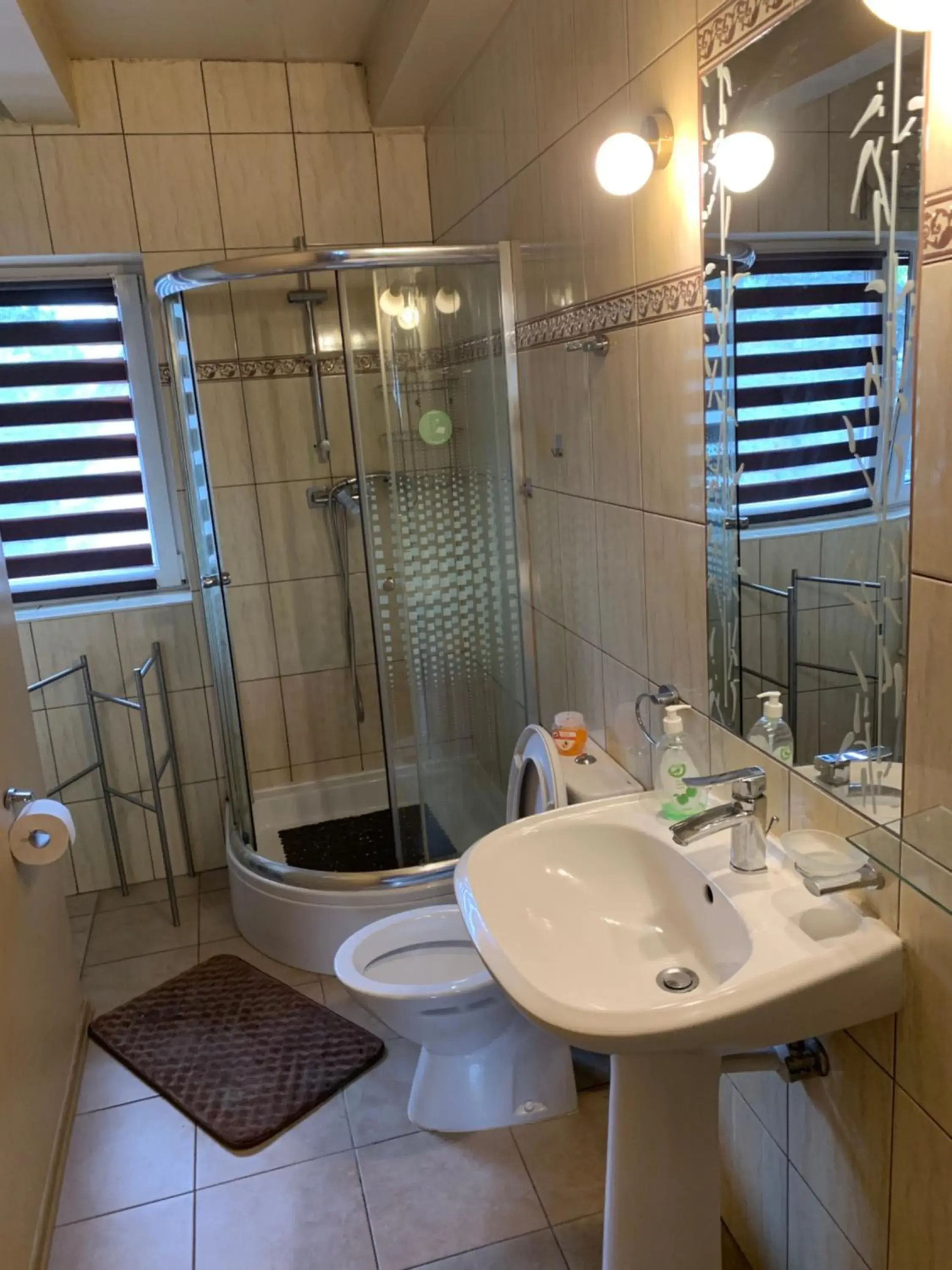 Triple Room with Private Bathroom in Kwatery Pracownicze TOLEK Triple Room with Private Bathroom in Kwatery Pracownicze TOLEK