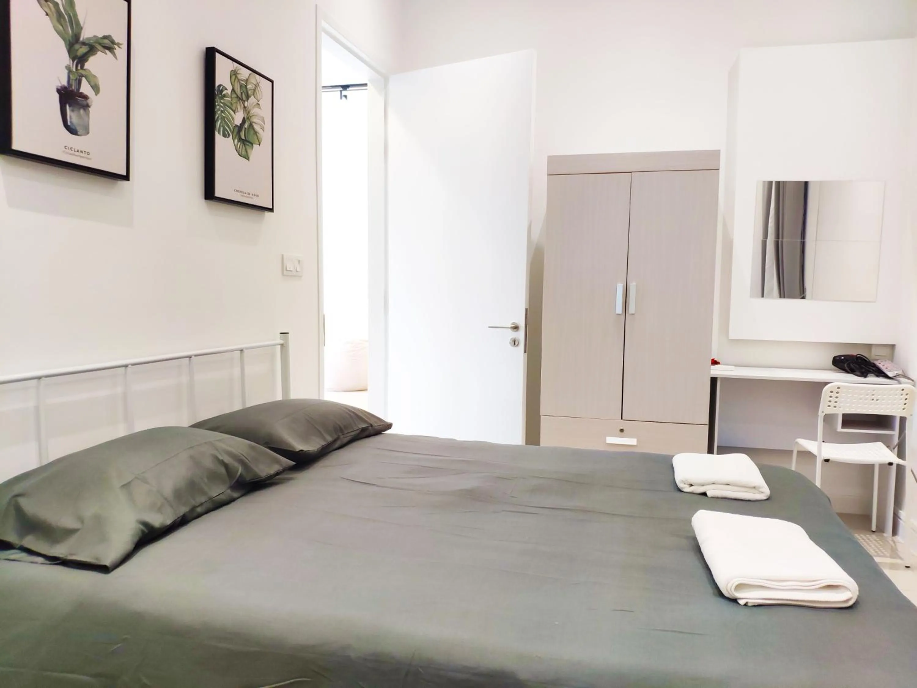 Bed in Le Pavilion by Salaam Suites, 5 pax, near Setiawalk