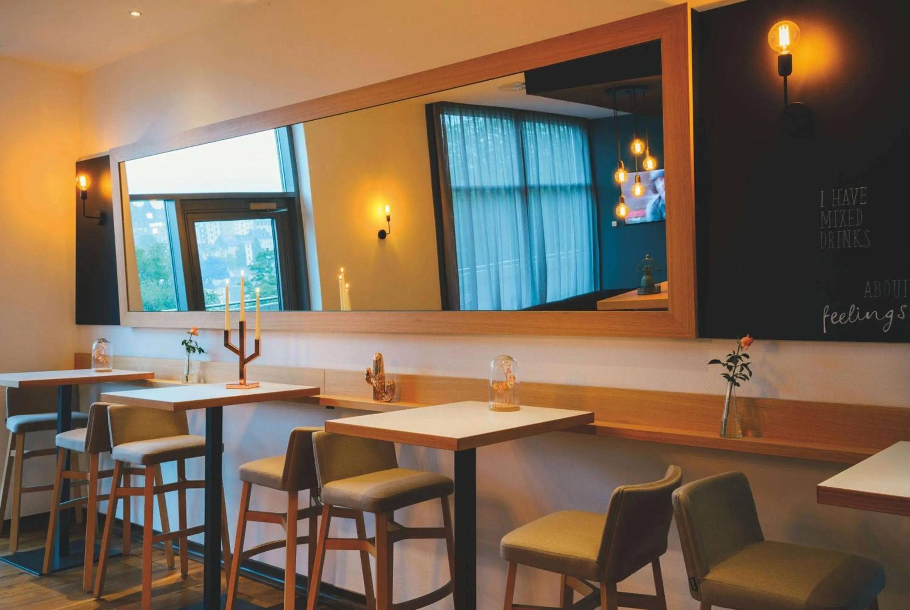 Lounge or bar in Vienna House Easy by Wyndham Wuppertal