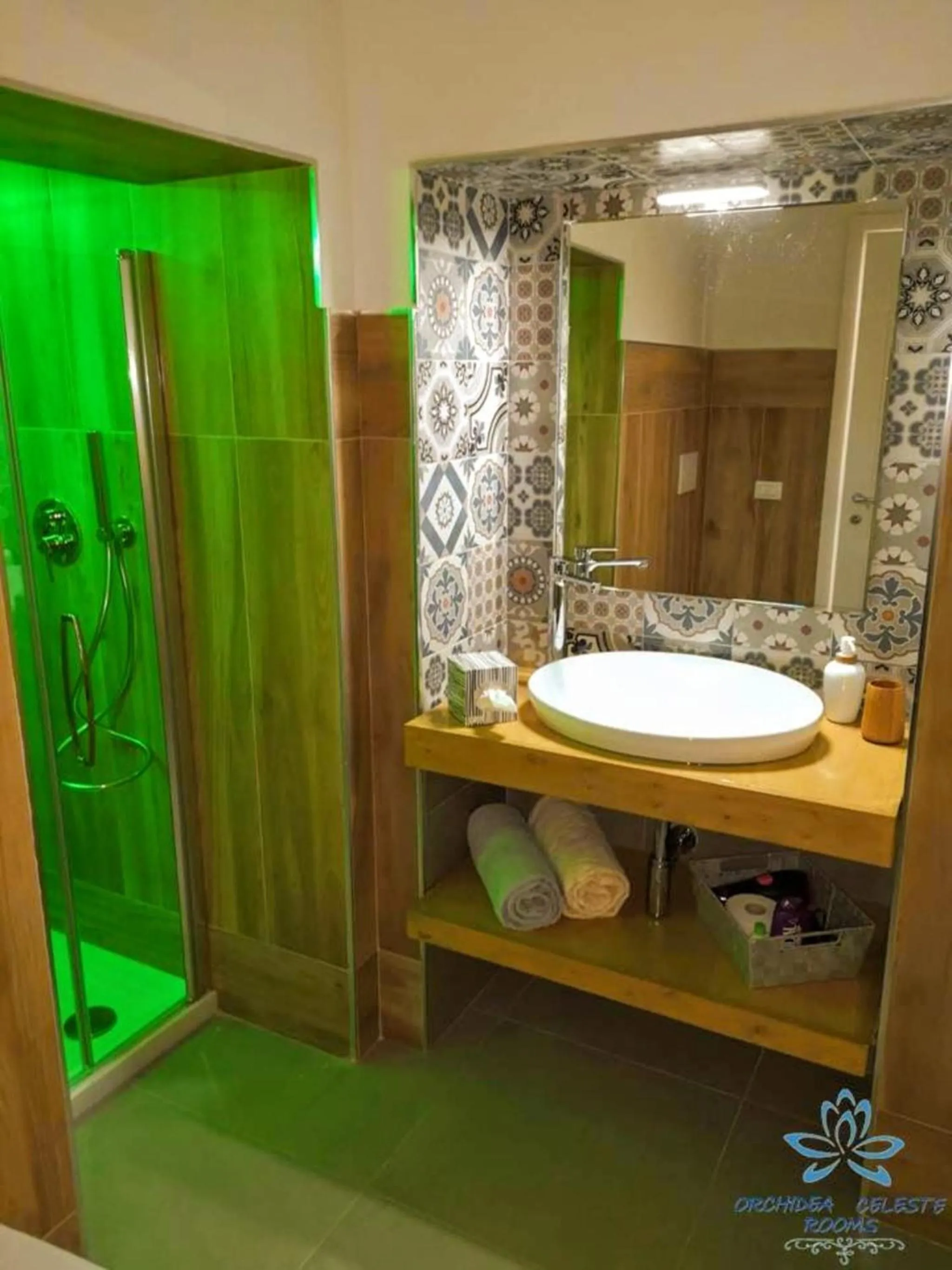 Shower in B&B Orchidea Celeste