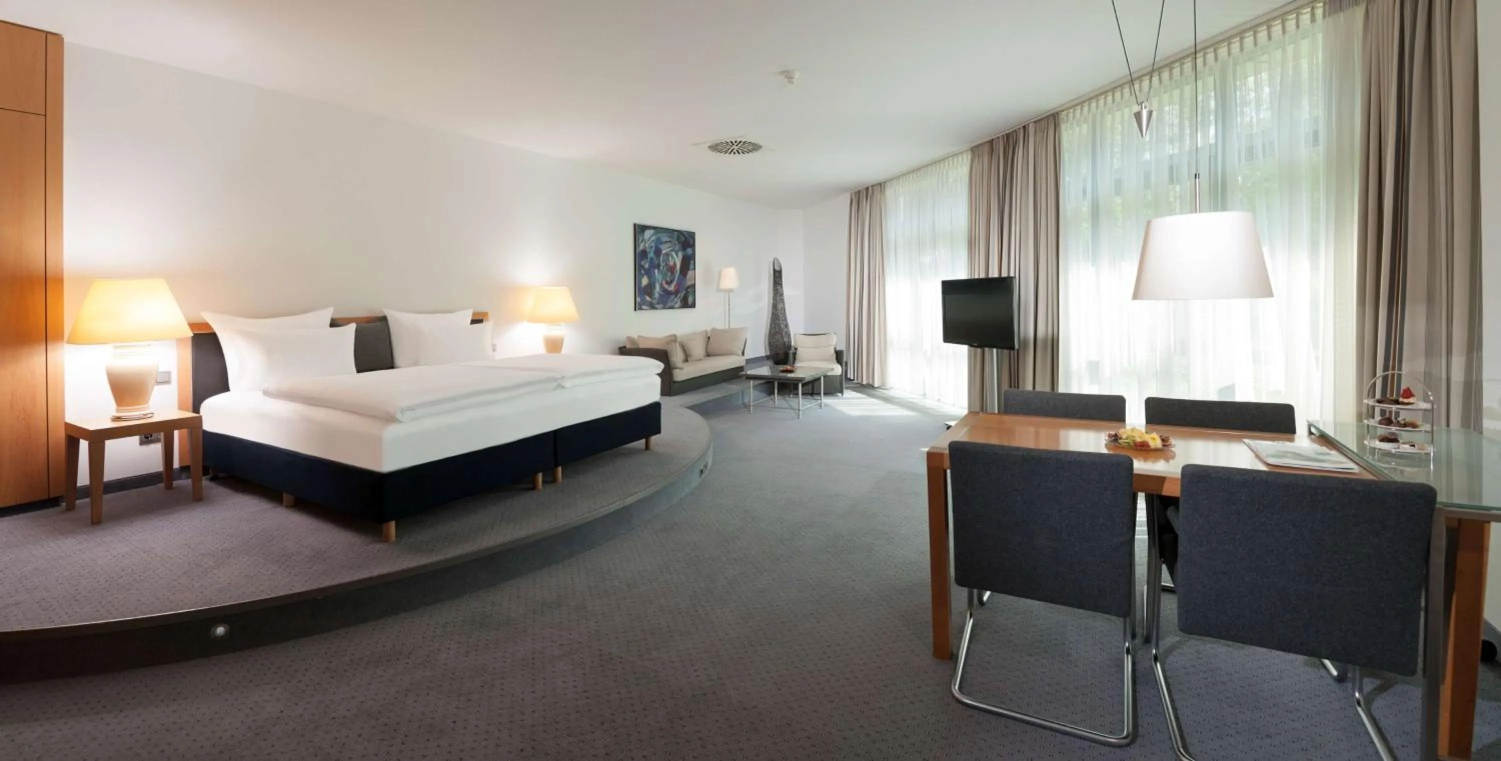 Living room, Bed in Dorint Pallas Wiesbaden