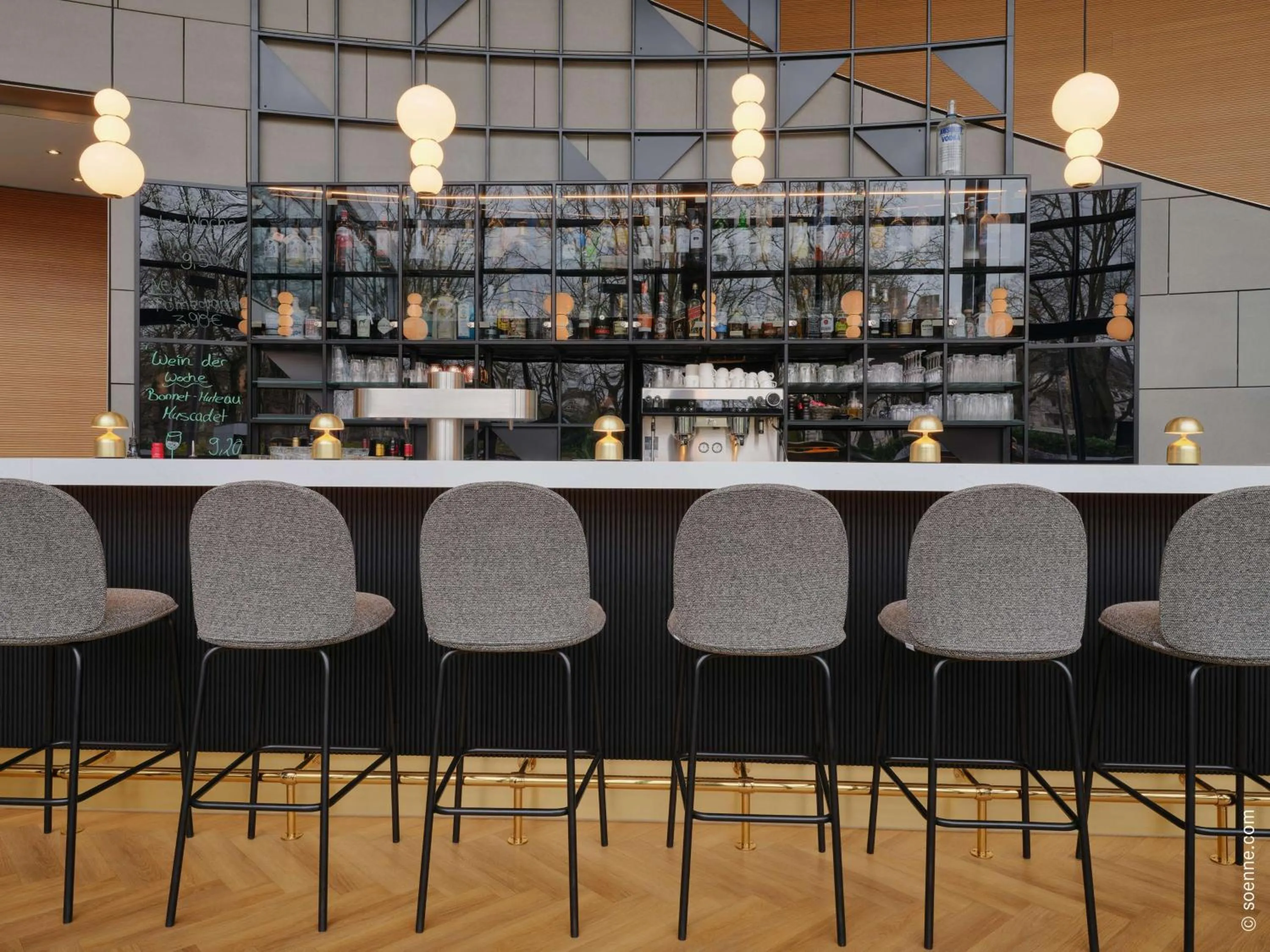 Lounge or bar in Dorint Pallas Wiesbaden