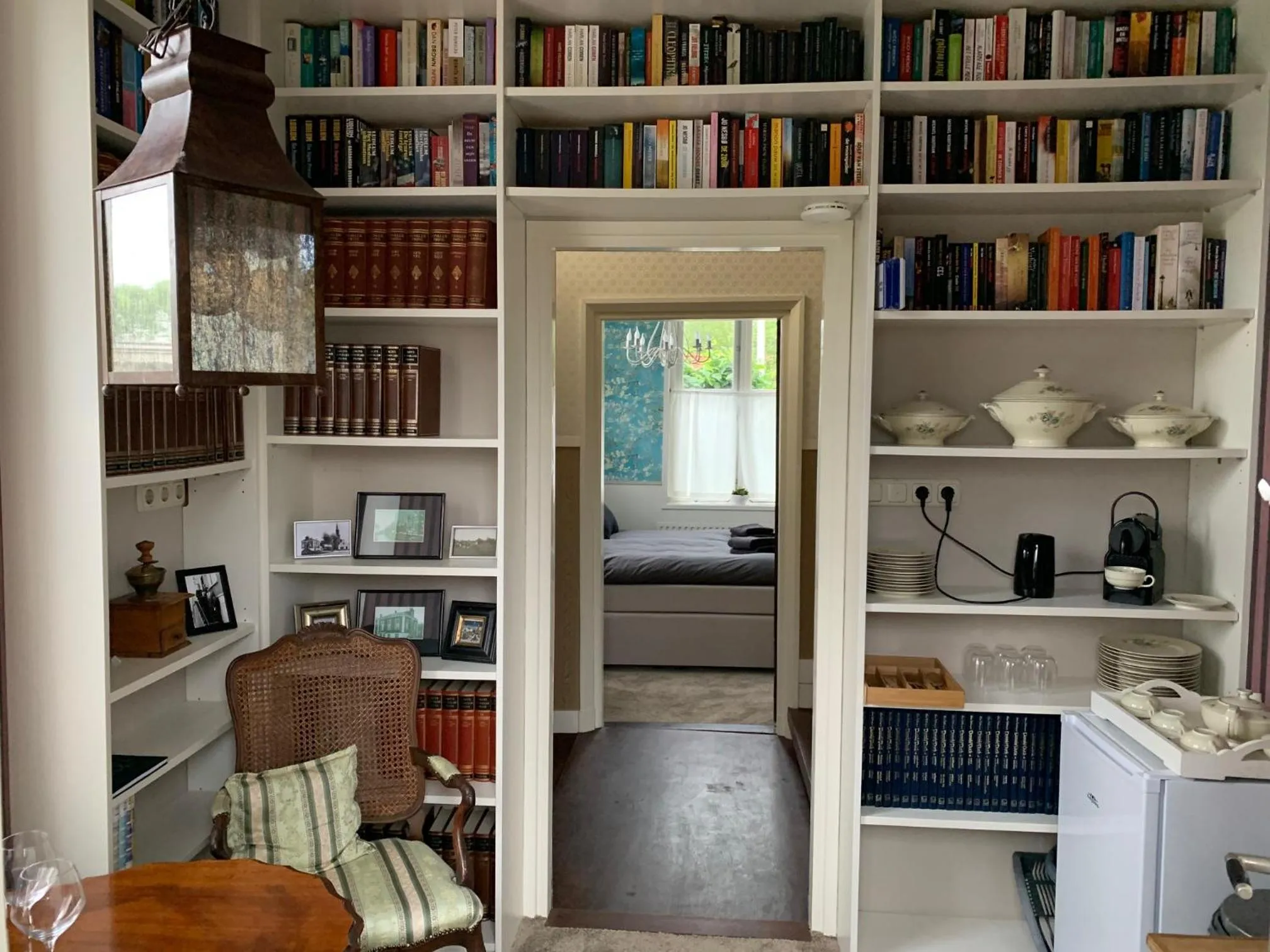 Library in B&B 't Raethuys