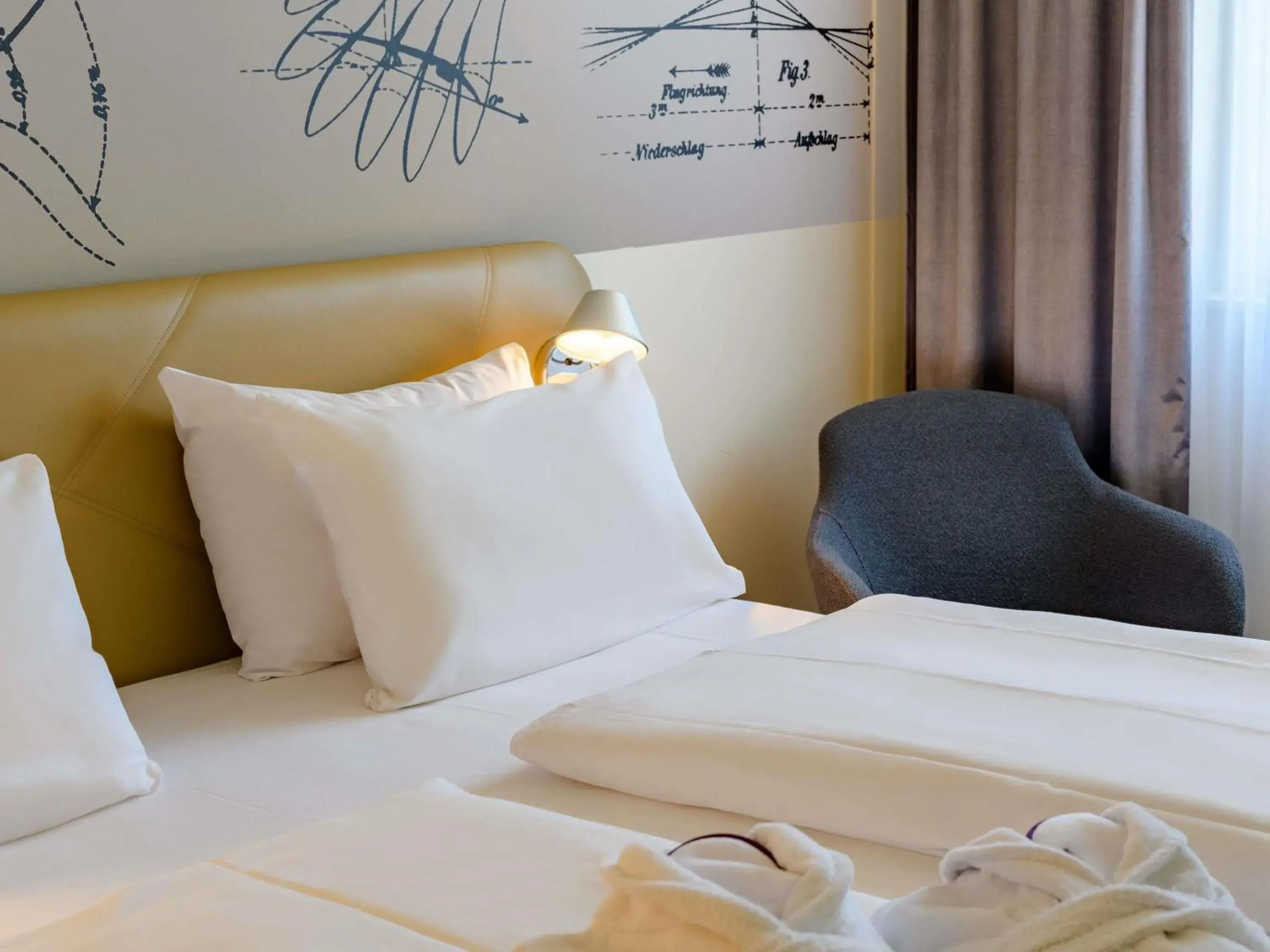 Bedroom, Bed in Mercure Hotel Berlin City Bedroom, Bed in Mercure Hotel Berlin City