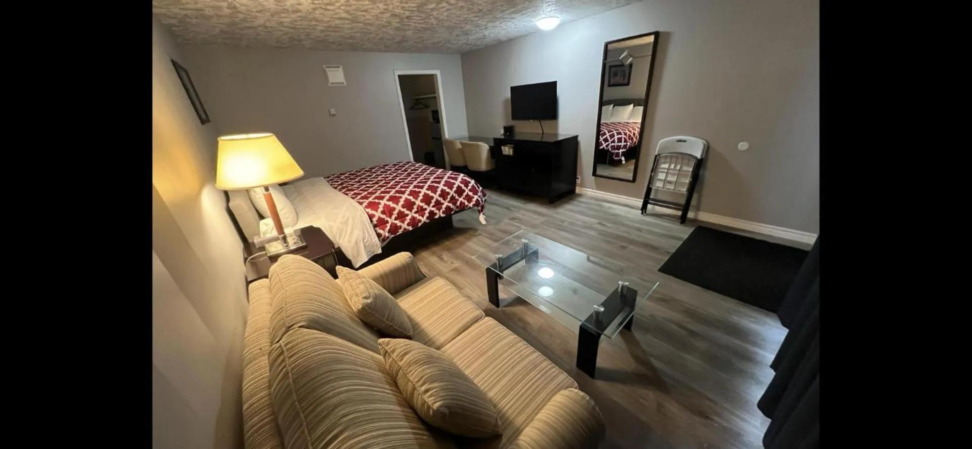 Bed in Choice Inn by the falls