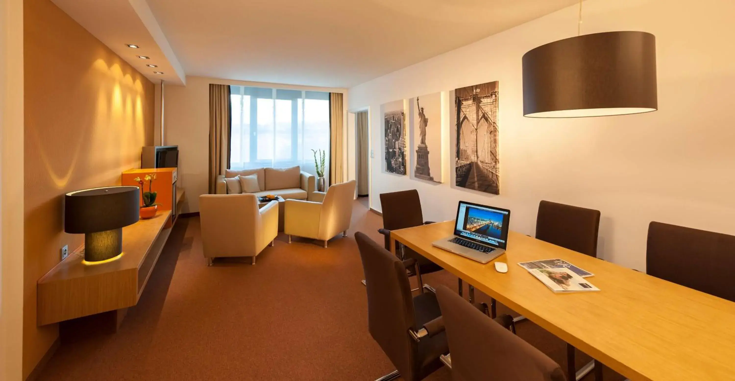 Photo of the whole room, TV/Entertainment Center in Dorint Main Taunus Frankfurt/Sulzbach