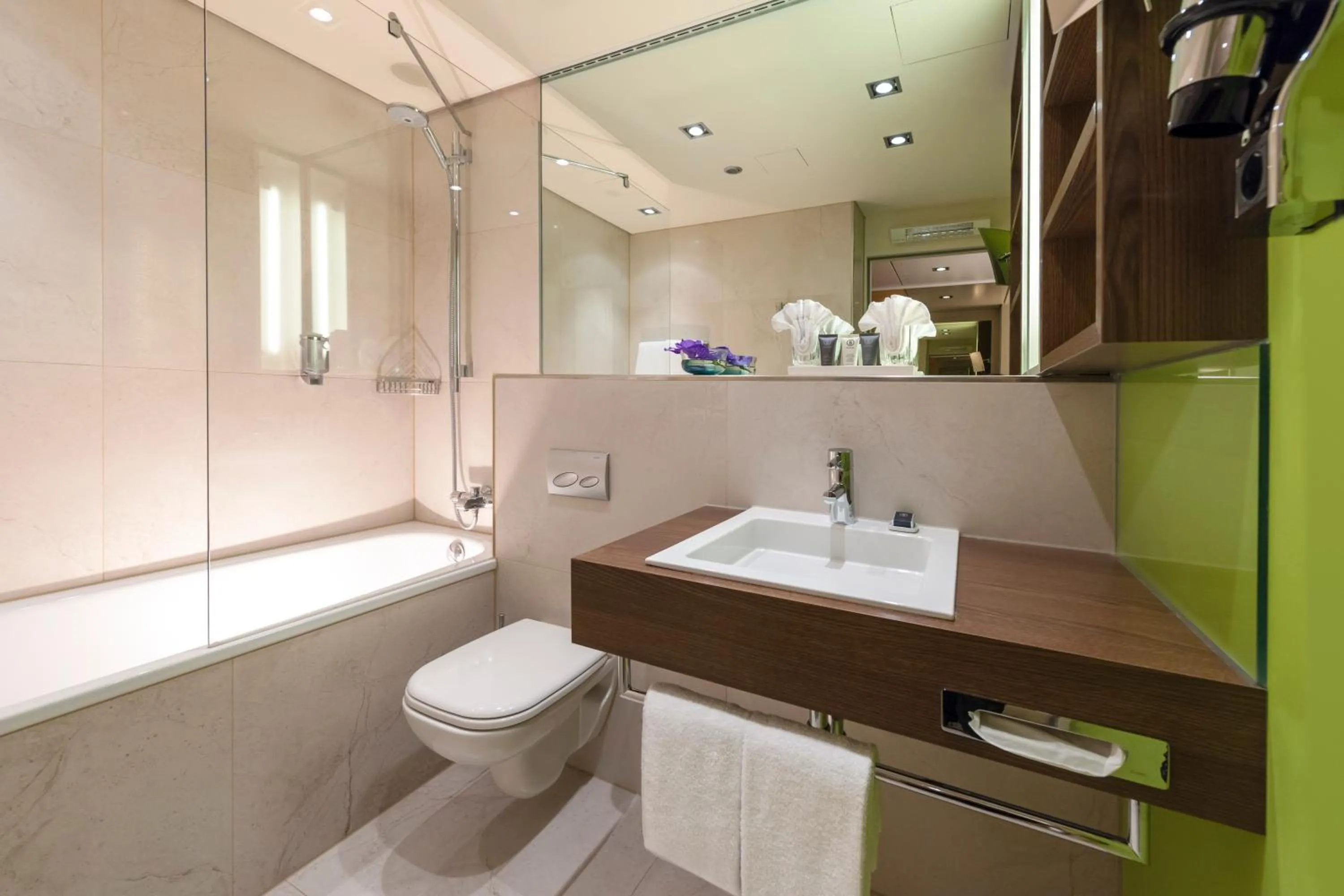 Bathroom in Dorint Main Taunus Zentrum Frankfurt Sulzbach