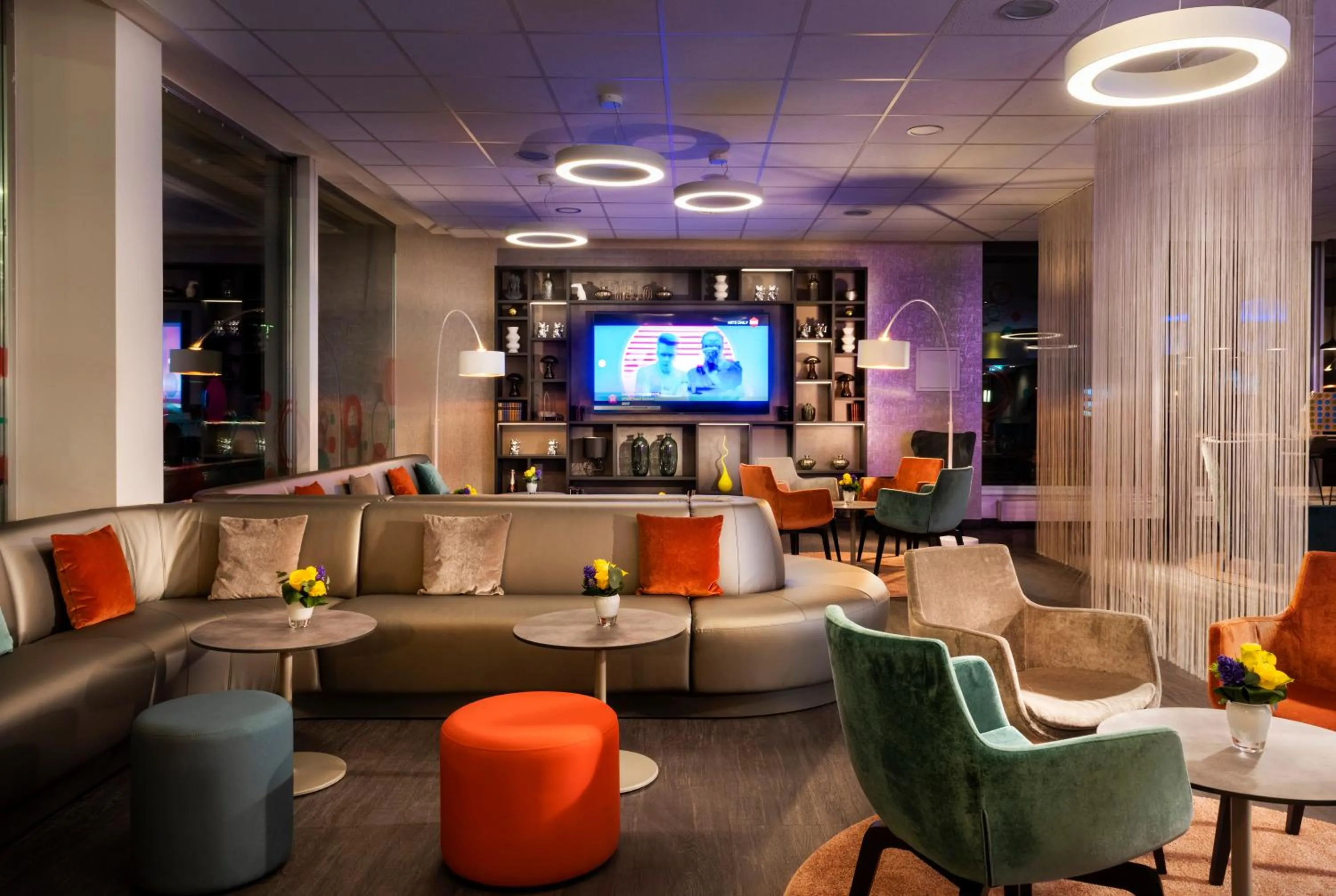 Lounge or bar in Dorint Main Taunus Zentrum Frankfurt Sulzbach