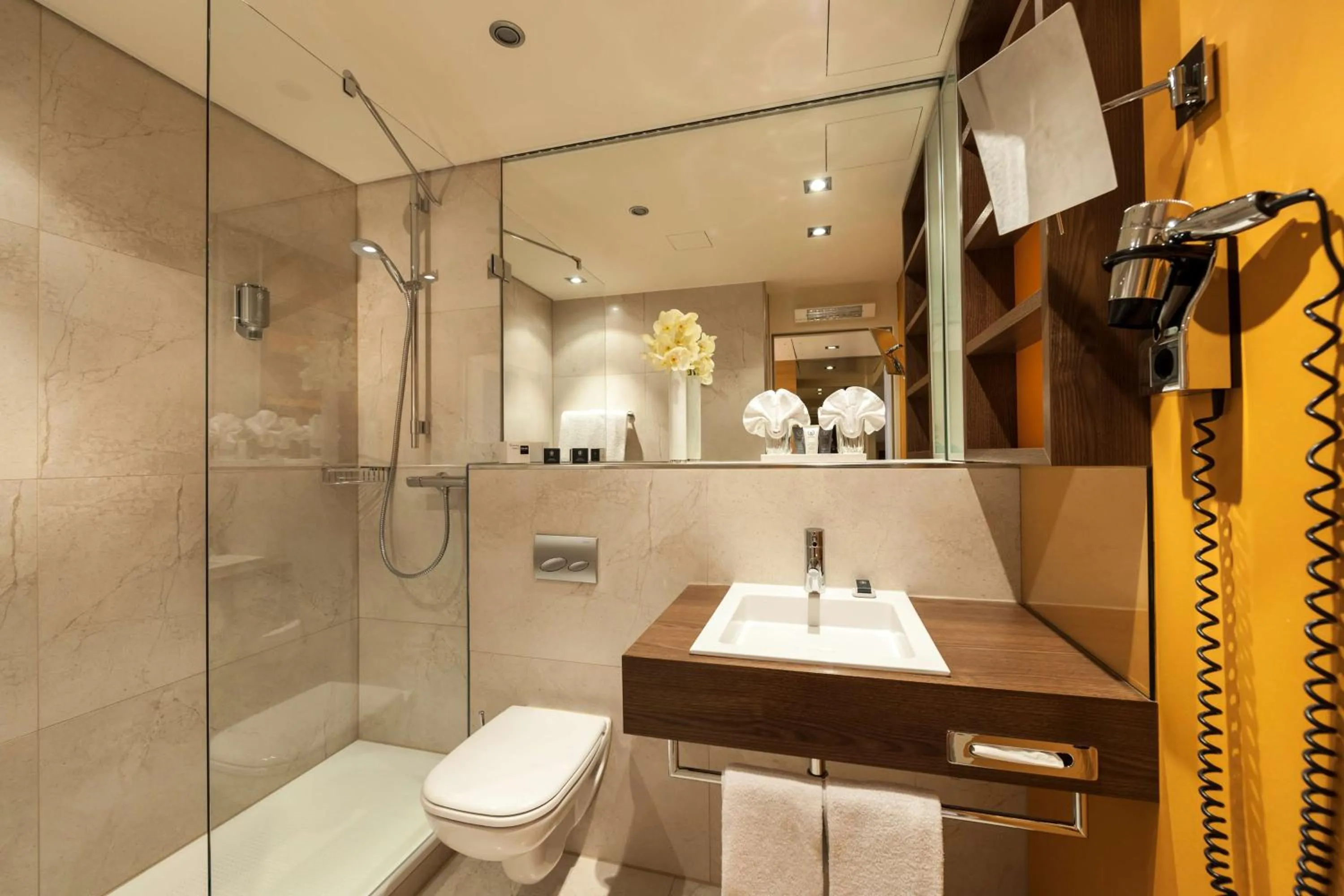 Photo of the whole room in Dorint Main Taunus Zentrum Frankfurt Sulzbach