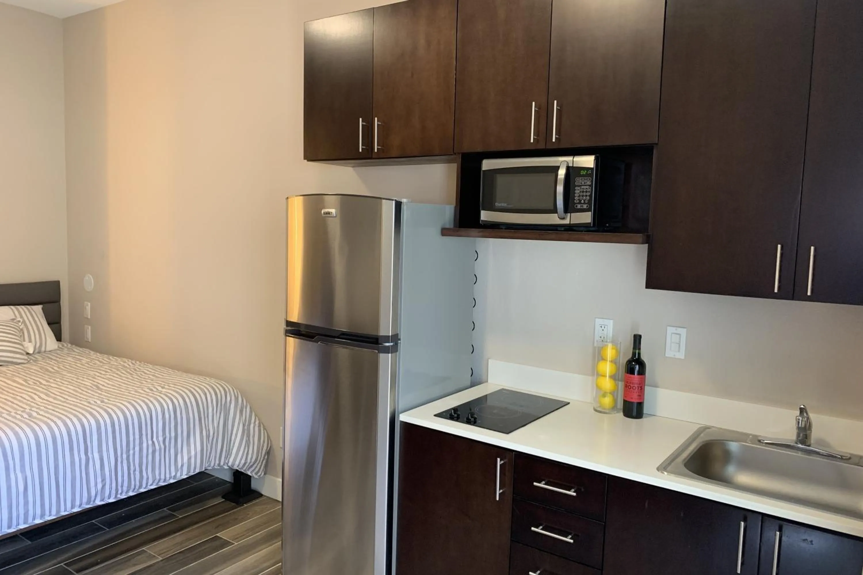 Kitchen or kitchenette, Bed in Solis Place in Old Town