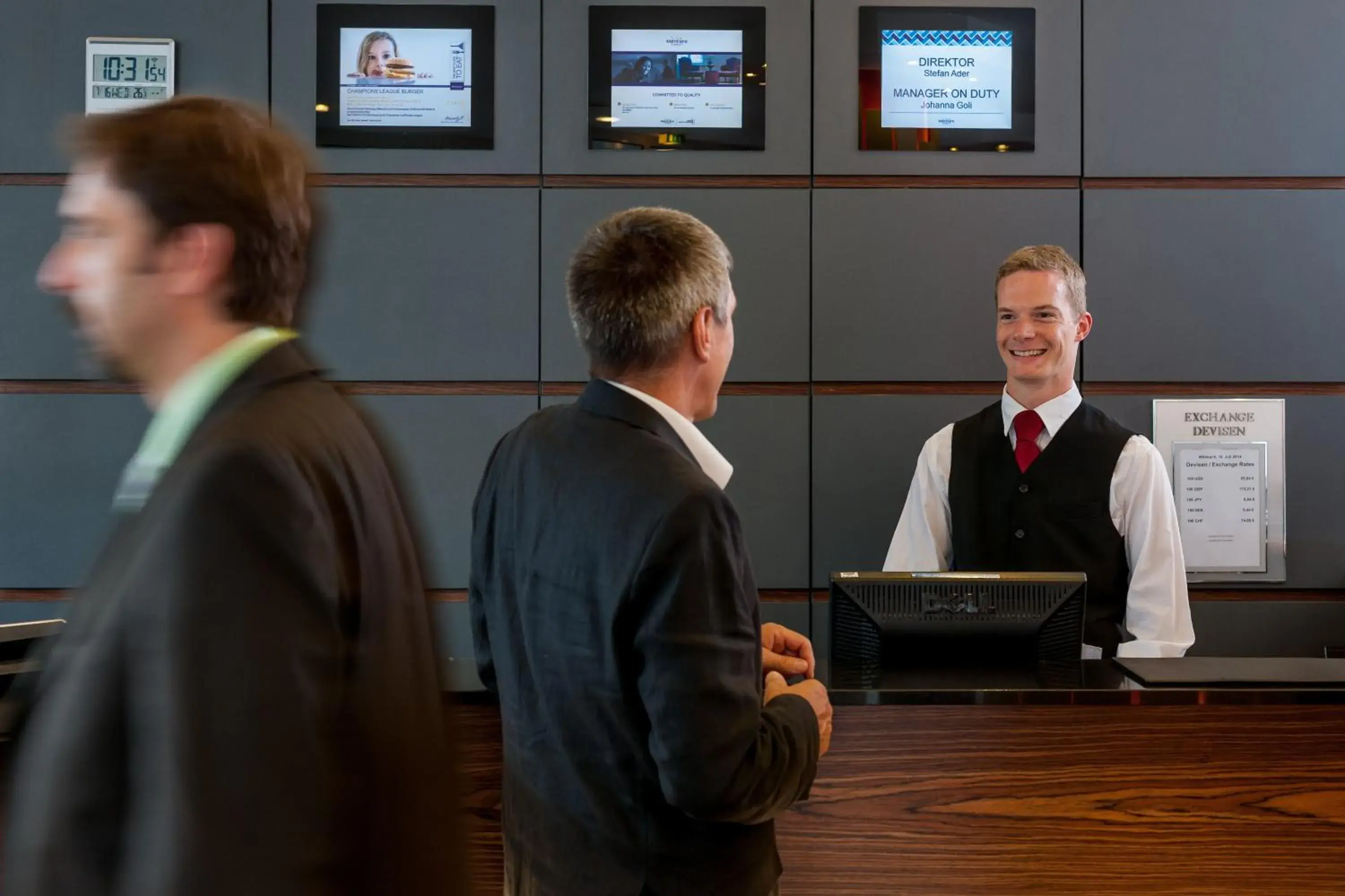 Lobby or reception in Mercure Residenz Frankfurt Messe