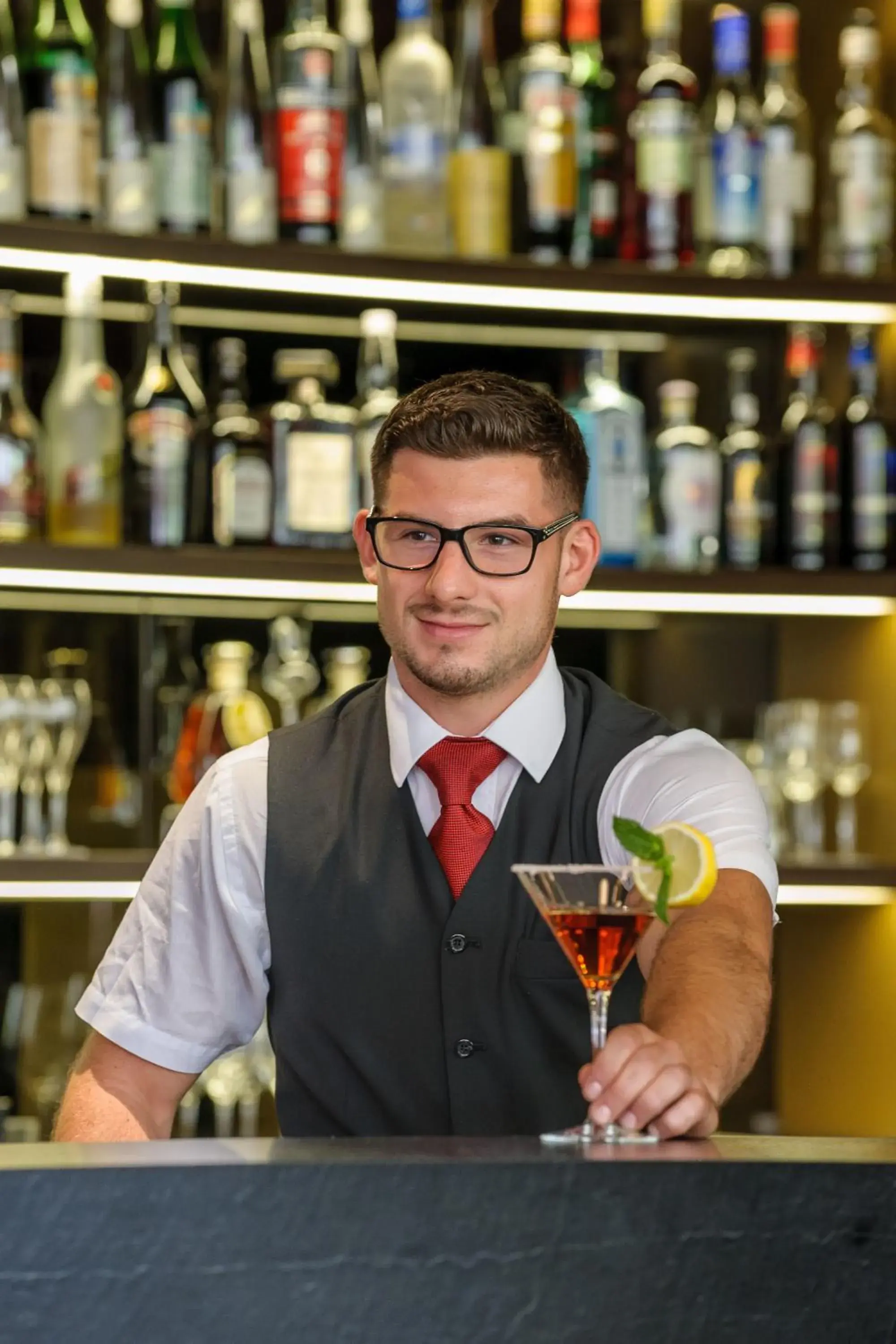 Lounge or bar, Staff in Mercure Residenz Frankfurt Messe