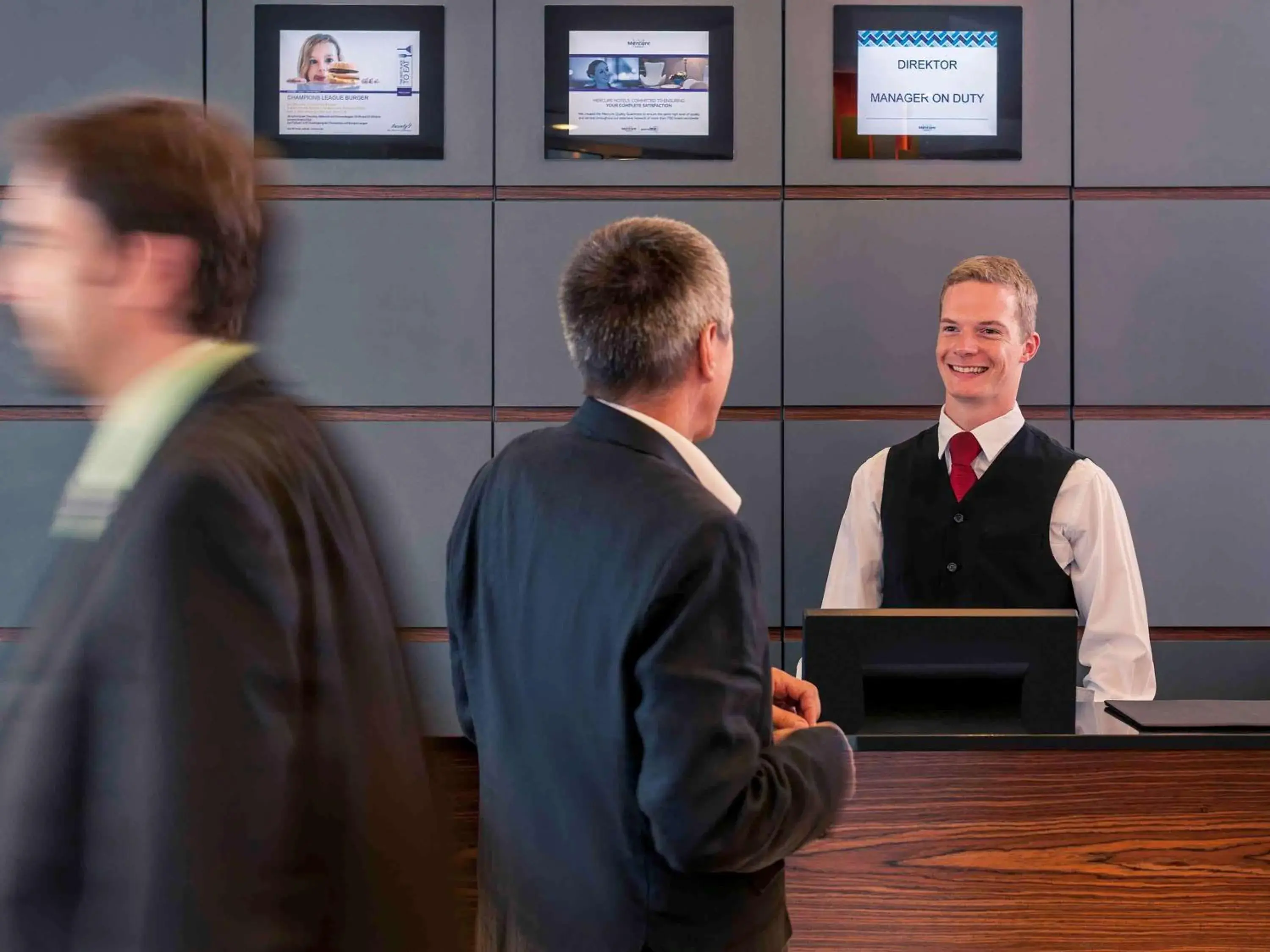 Lobby or reception in Mercure Residenz Frankfurt Messe