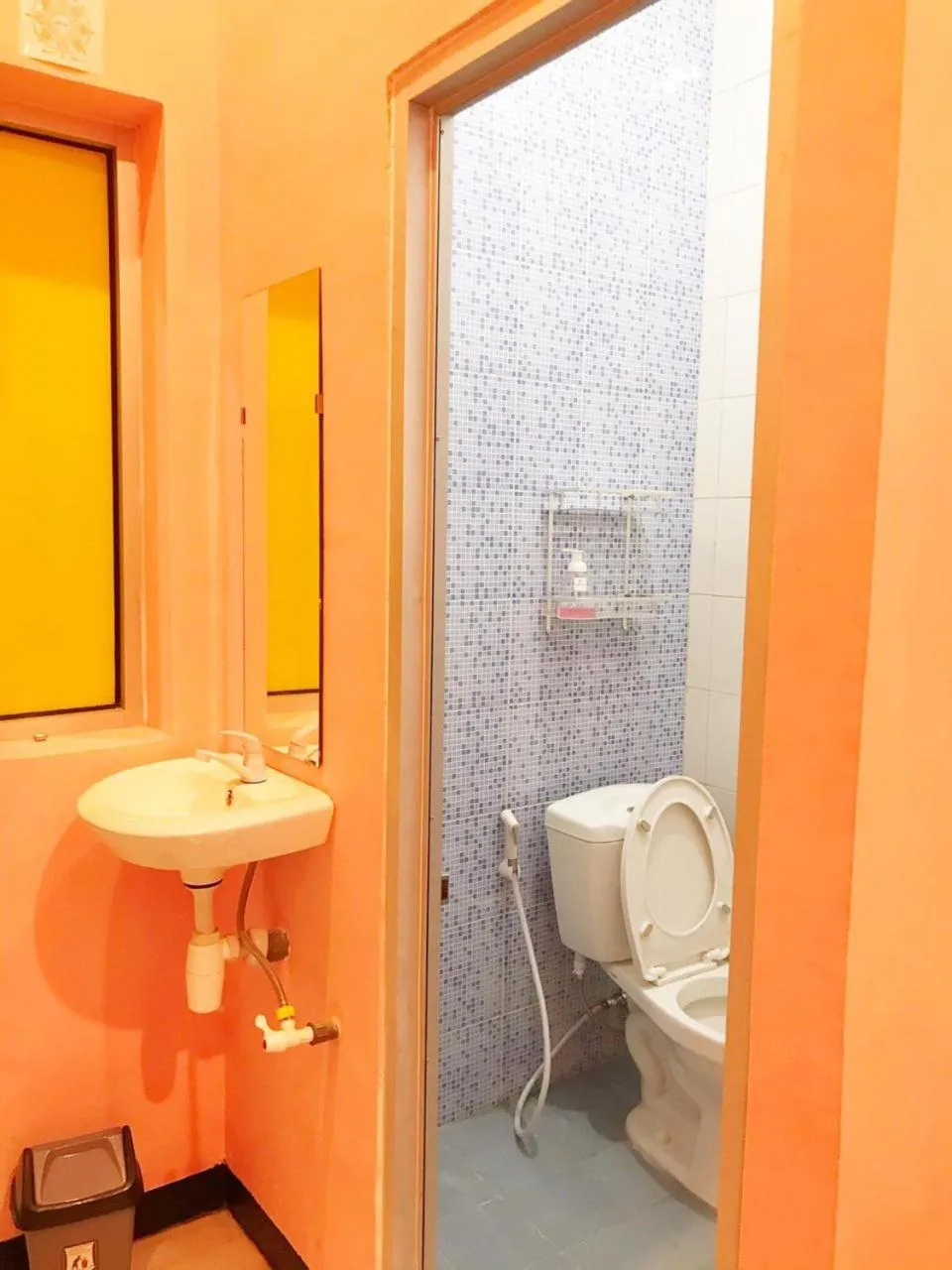 Bathroom in RoomZ Budget Residence