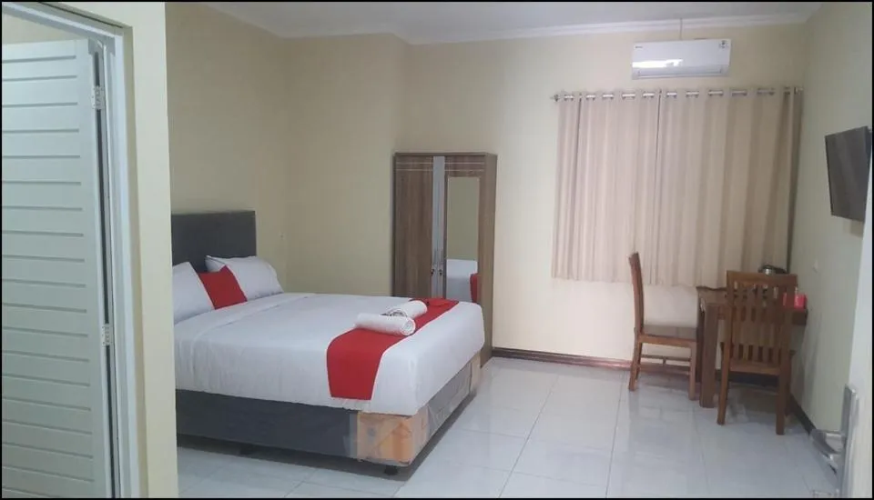 Bed in RoomZ Budget Residence