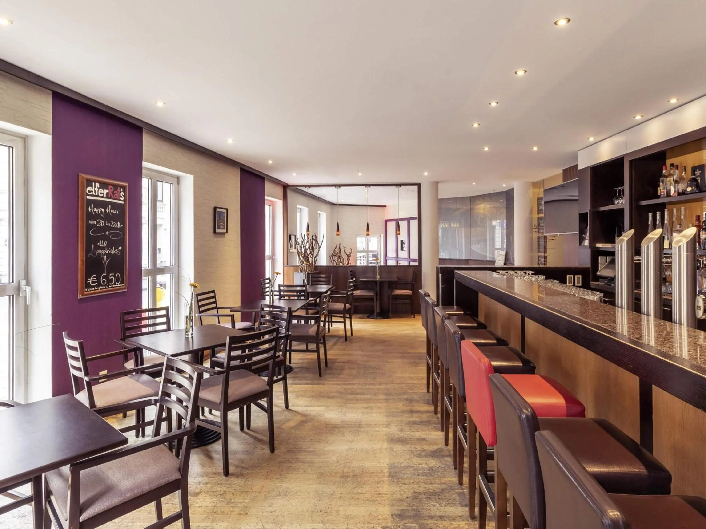 Lounge or bar in Mercure Hotel Köln City Friesenstraße