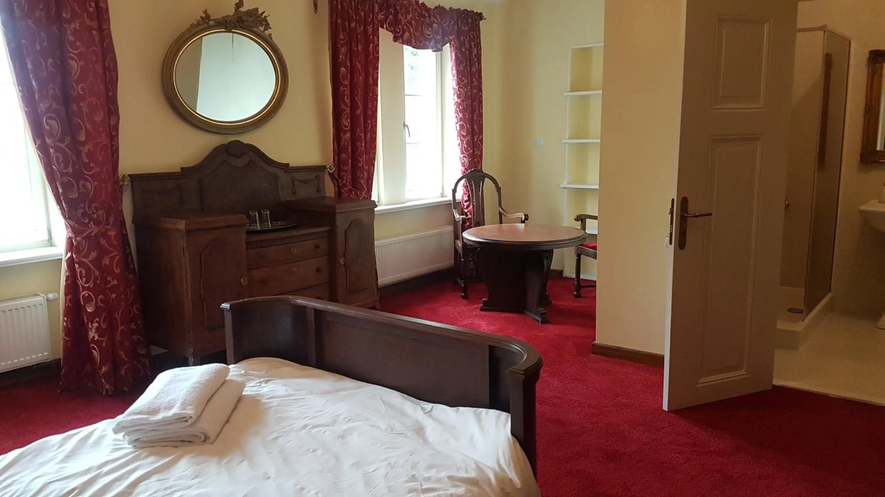 Bed in Pałac Kwilecki -AGROTURYSTYKA PREMIUM & SPA