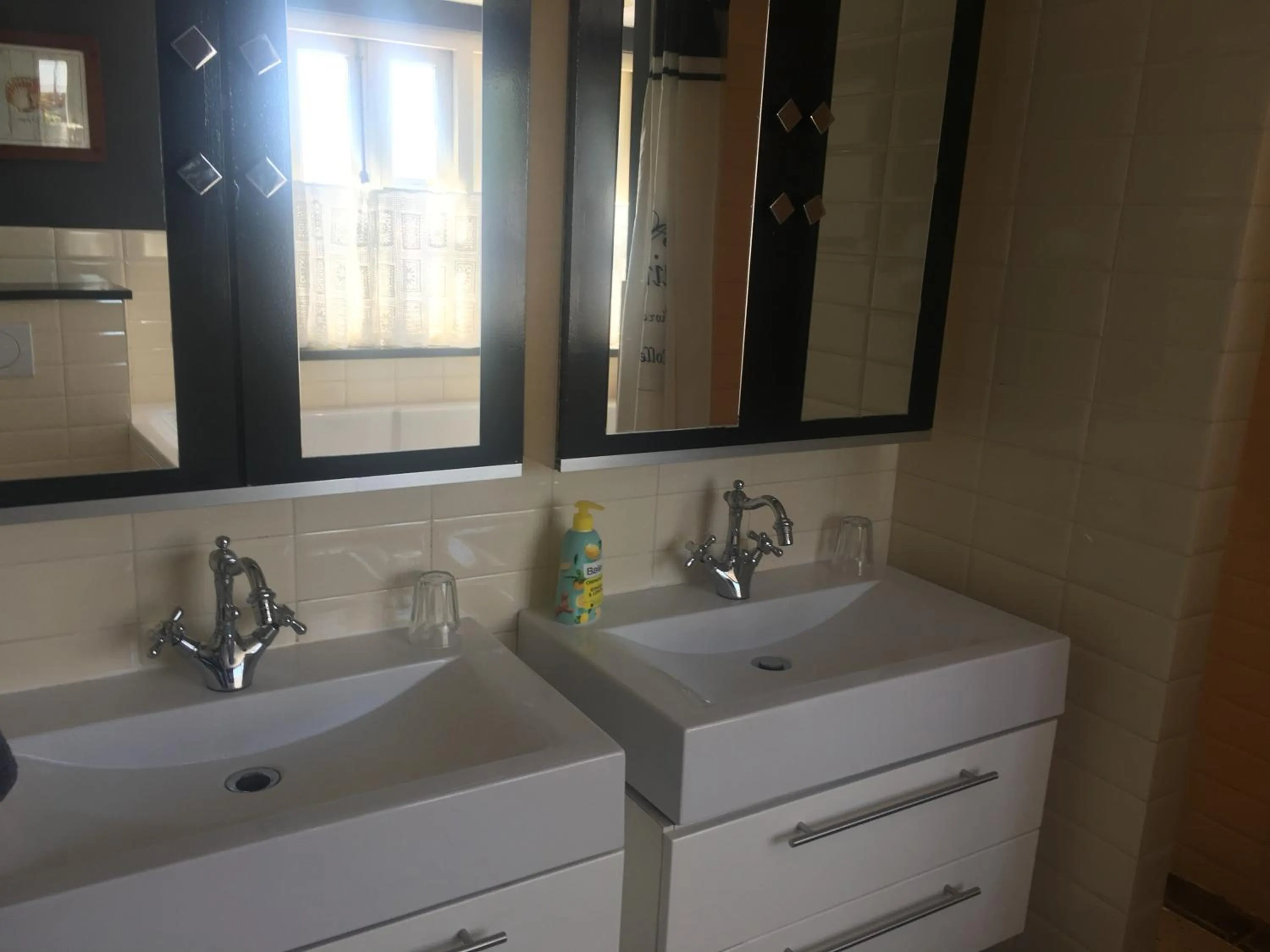 Bathroom in Luc's Place, jaccuzi, waterbed