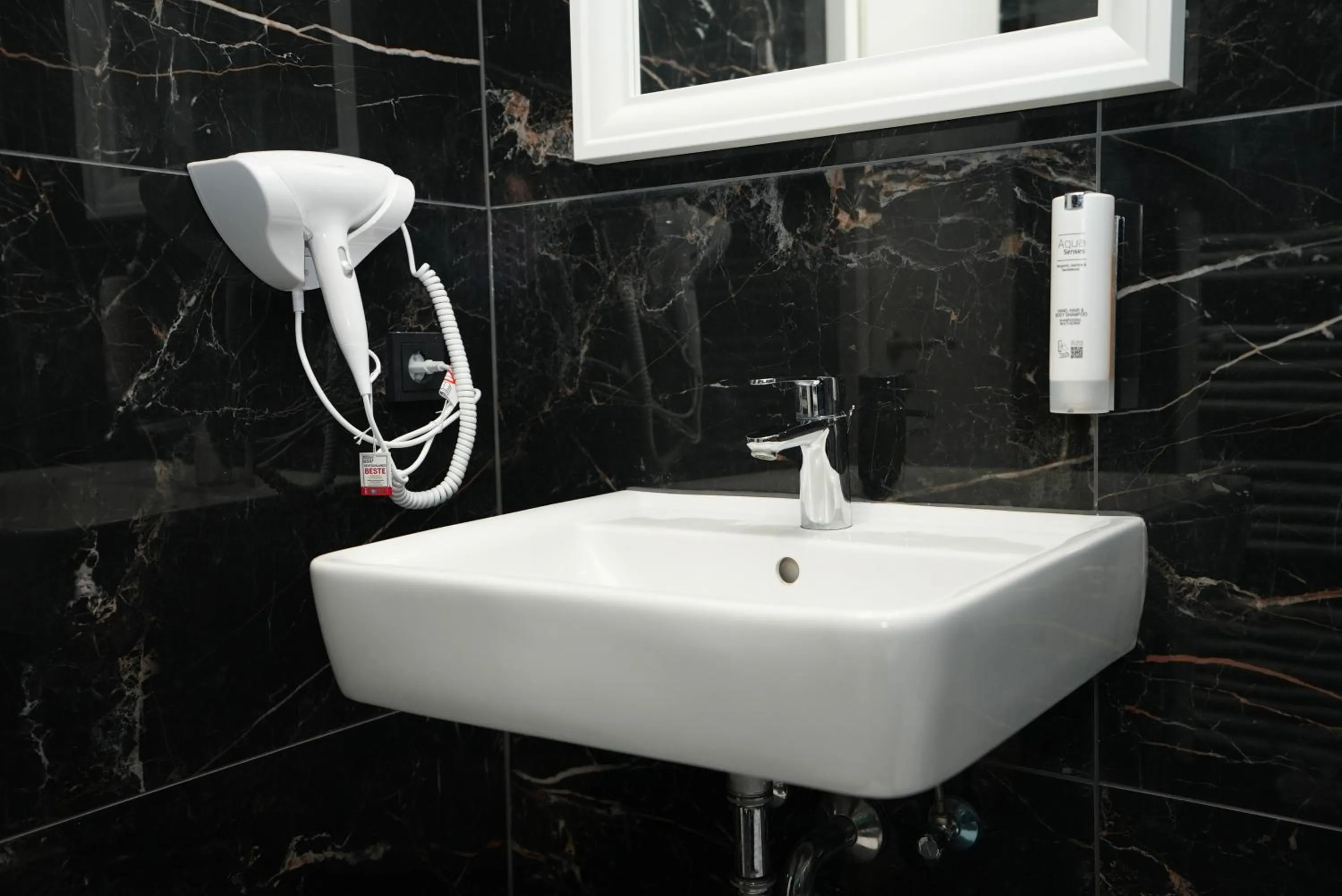 Bathroom in Hotel Attaché an der Messe