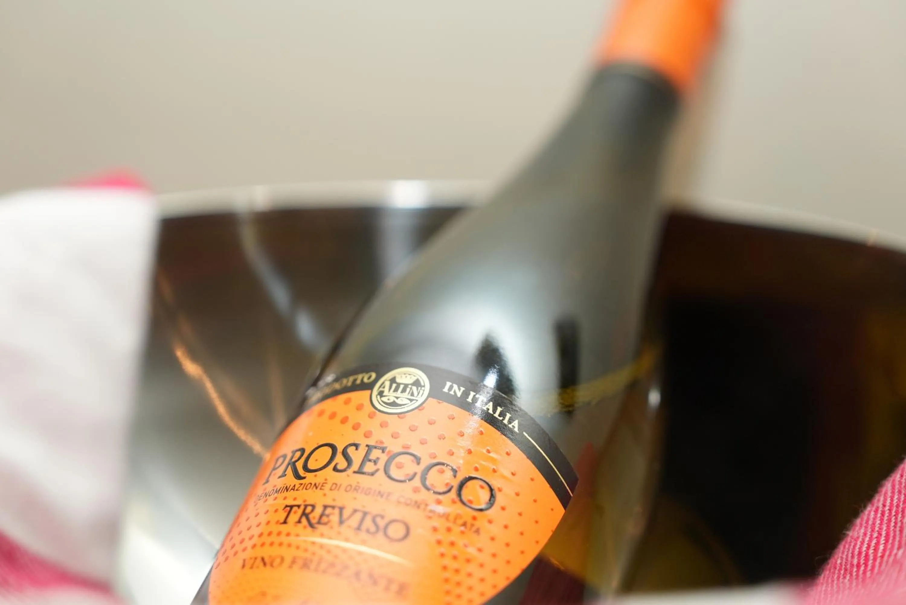 Food and drinks in Hotel Attaché an der Messe