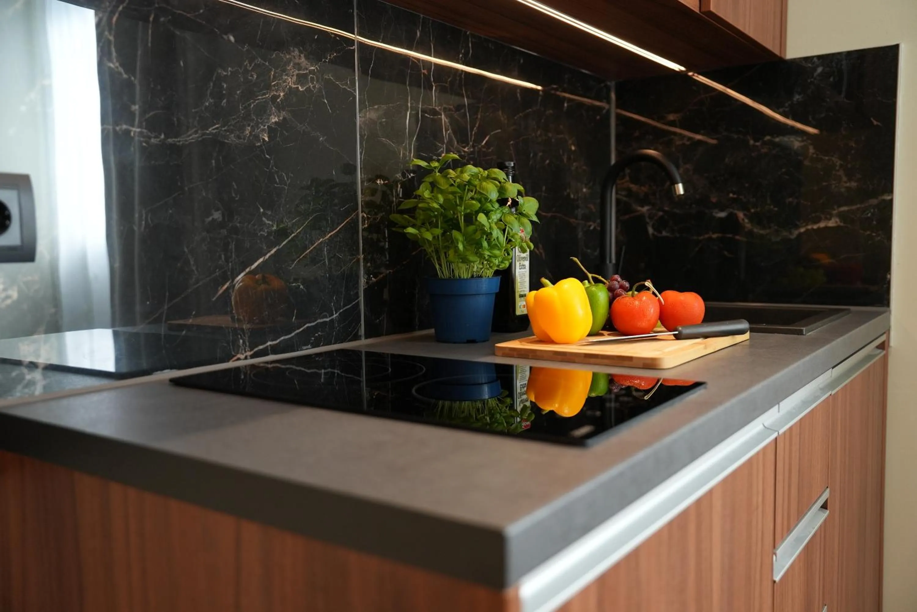 Kitchen or kitchenette in Hotel Attaché an der Messe