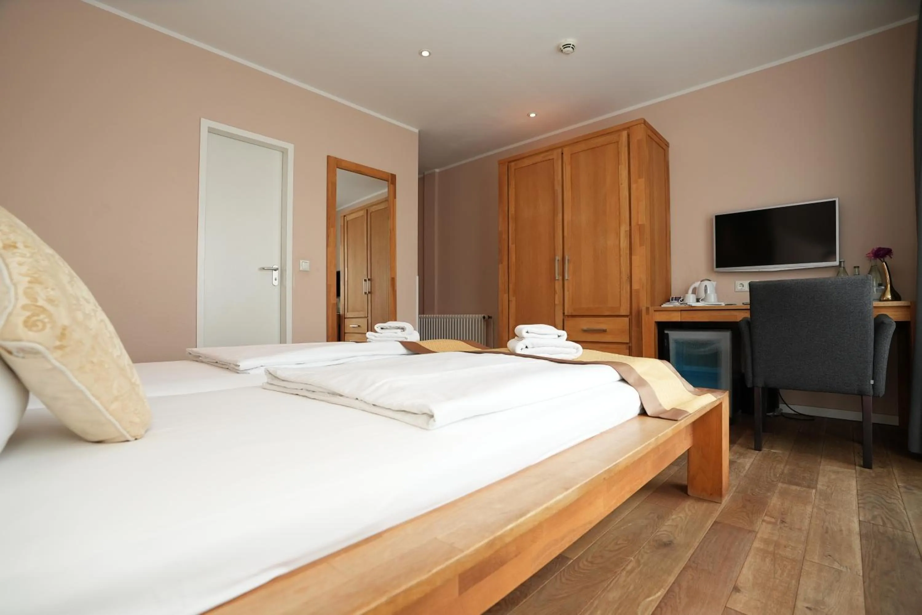 Bed in Hotel Attaché an der Messe