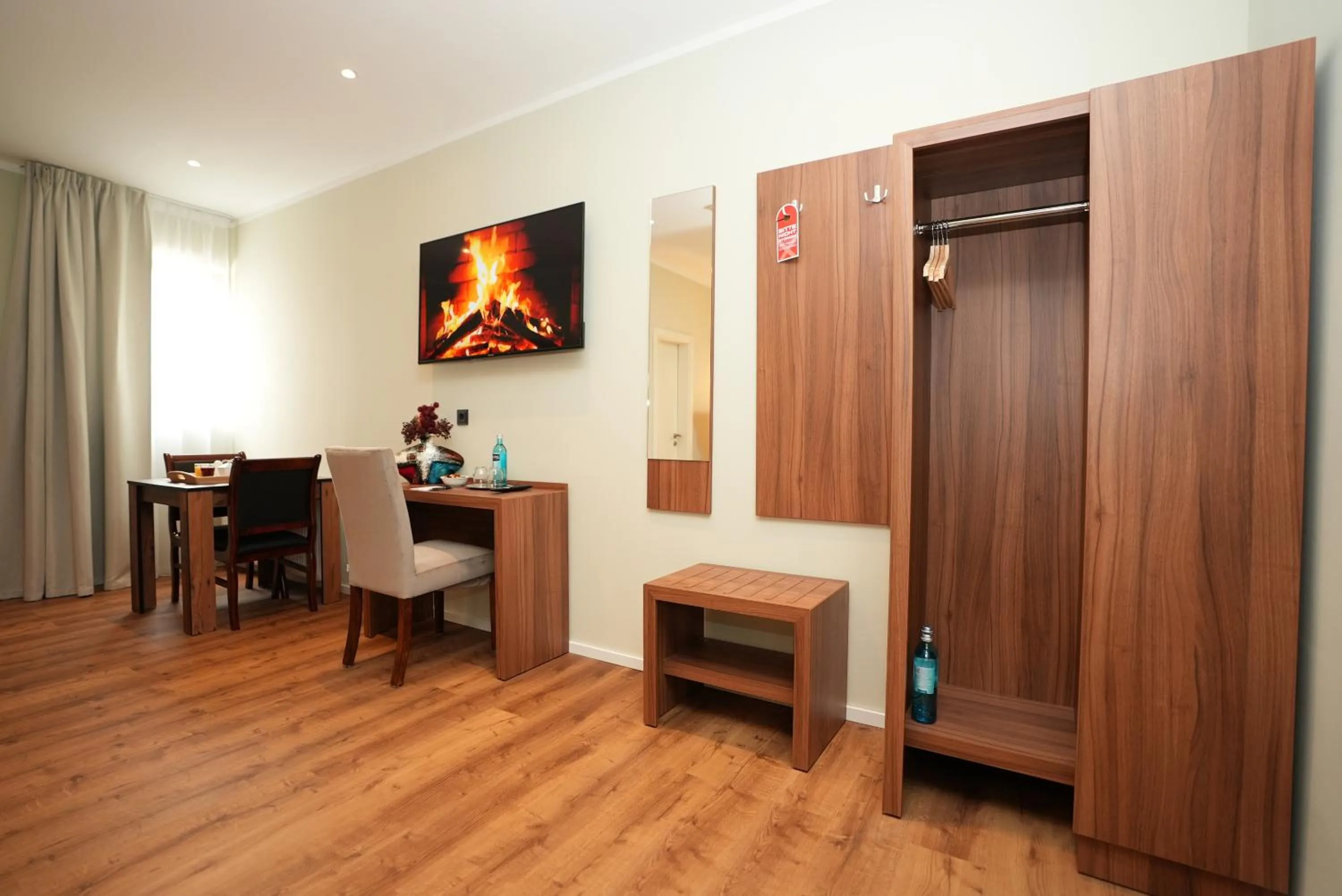 TV and multimedia in Hotel Attaché an der Messe