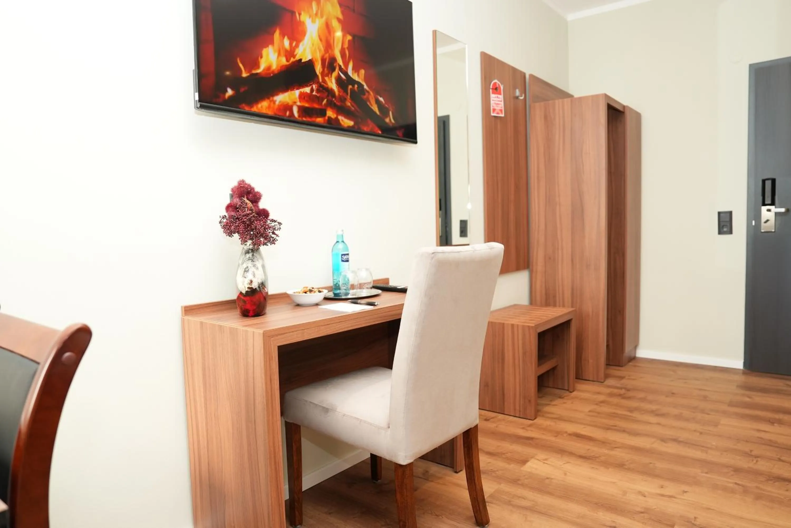 TV and multimedia in Hotel Attaché an der Messe