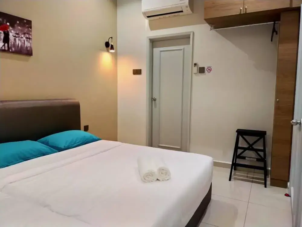 Bed in Austin Mahkota Bed in Austin Mahkota