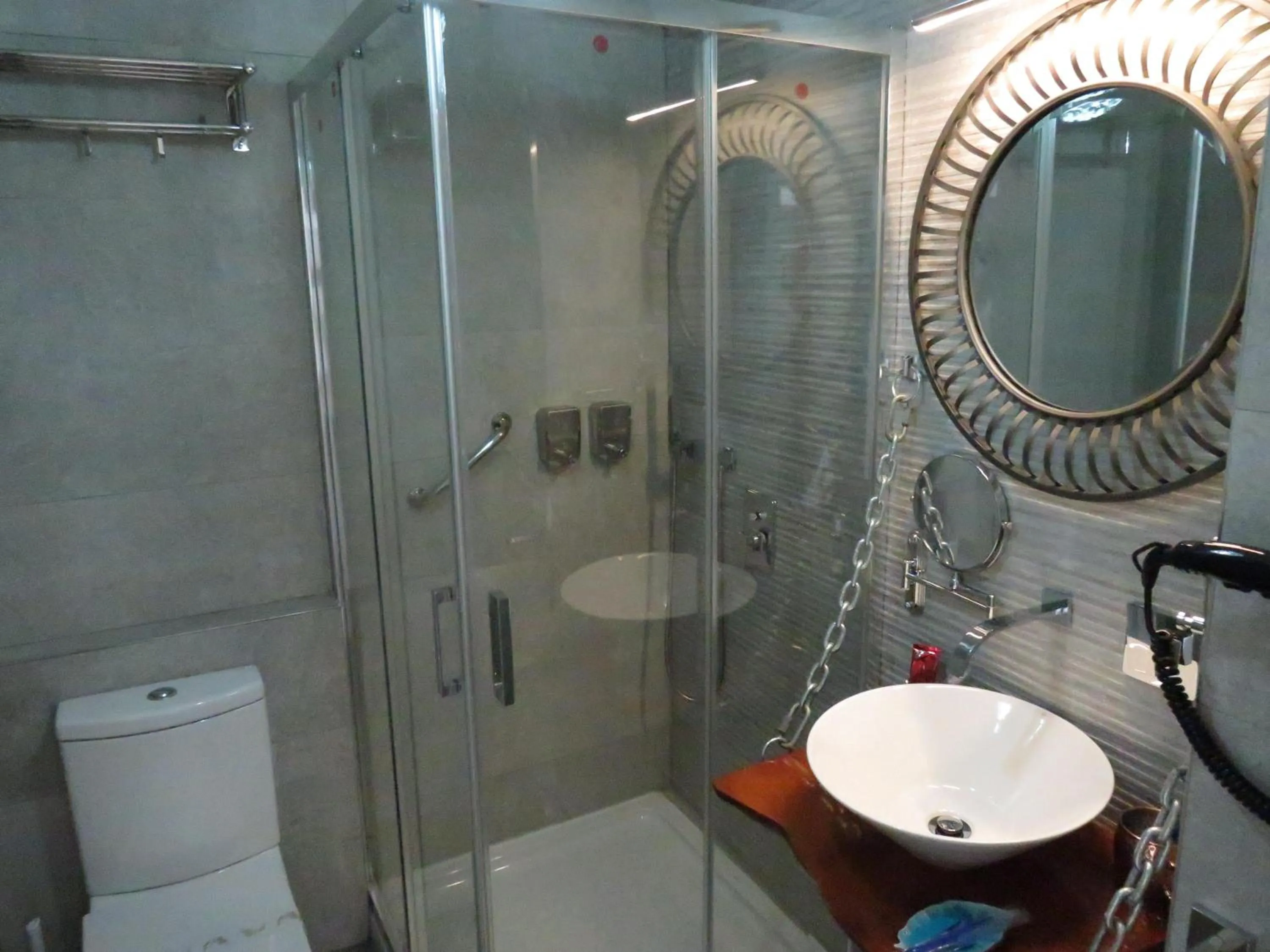 Shower in Lua Hotel Boutique