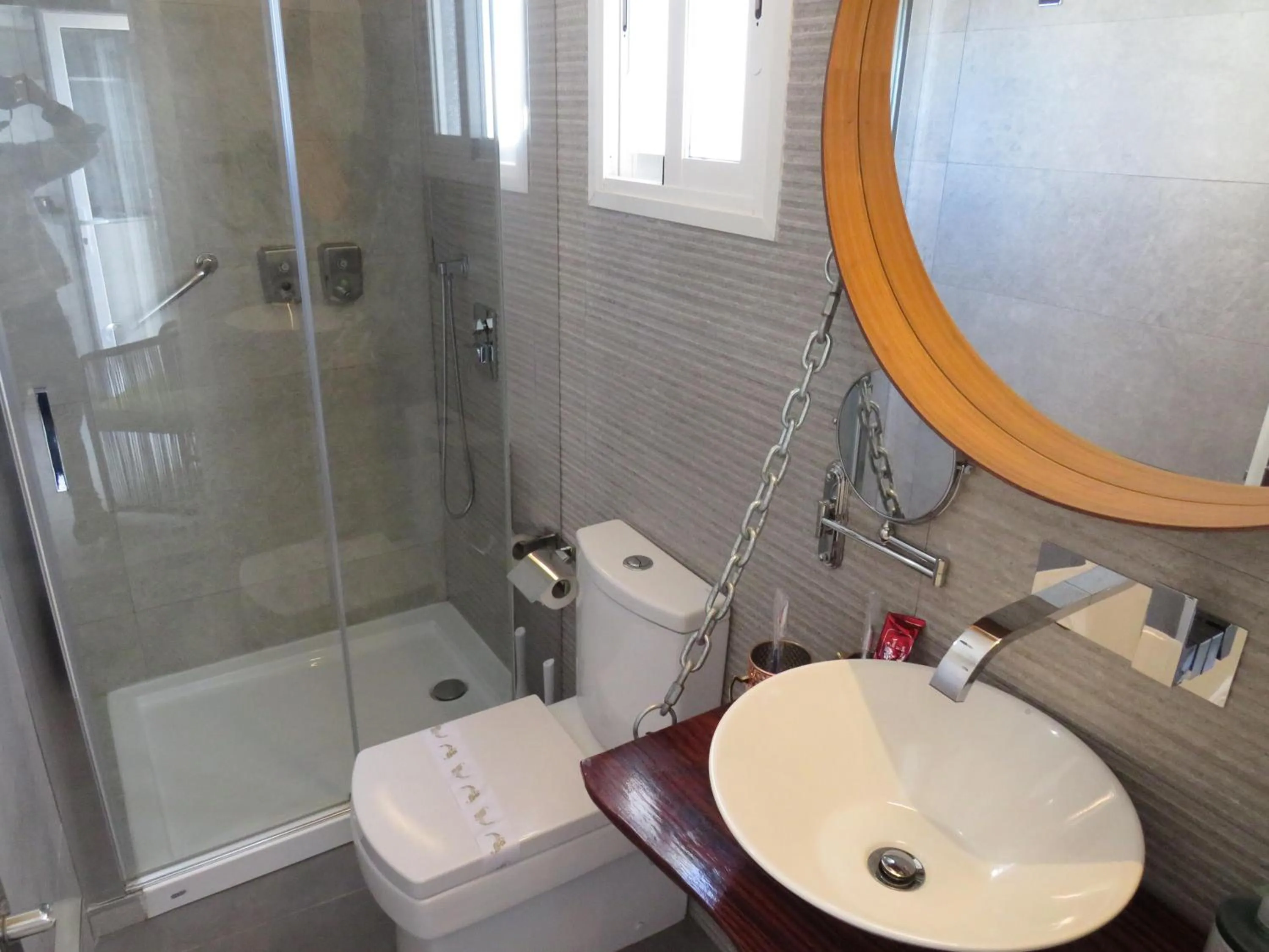 Shower in Lua Hotel Boutique