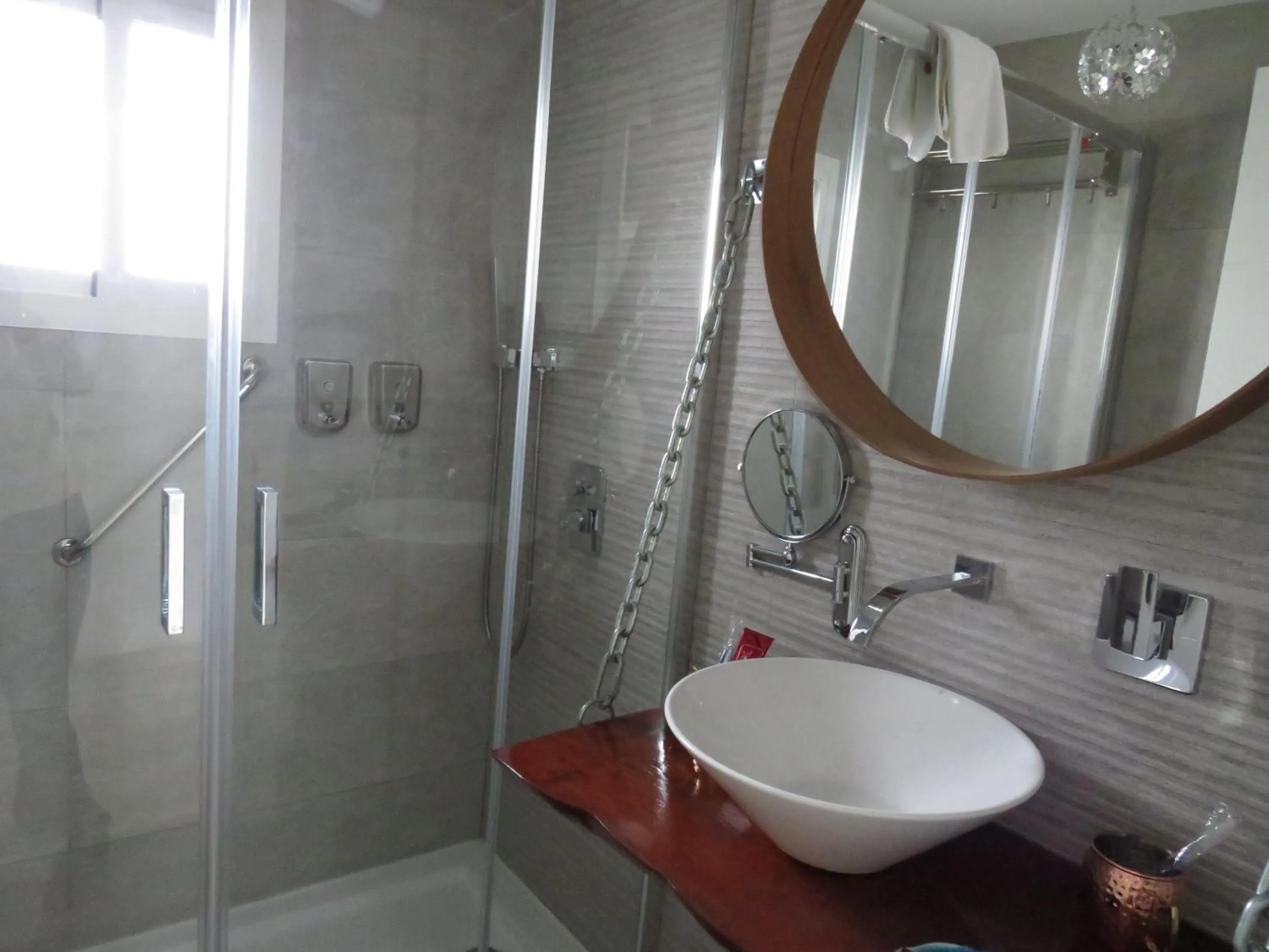 Shower in Lua Hotel Boutique