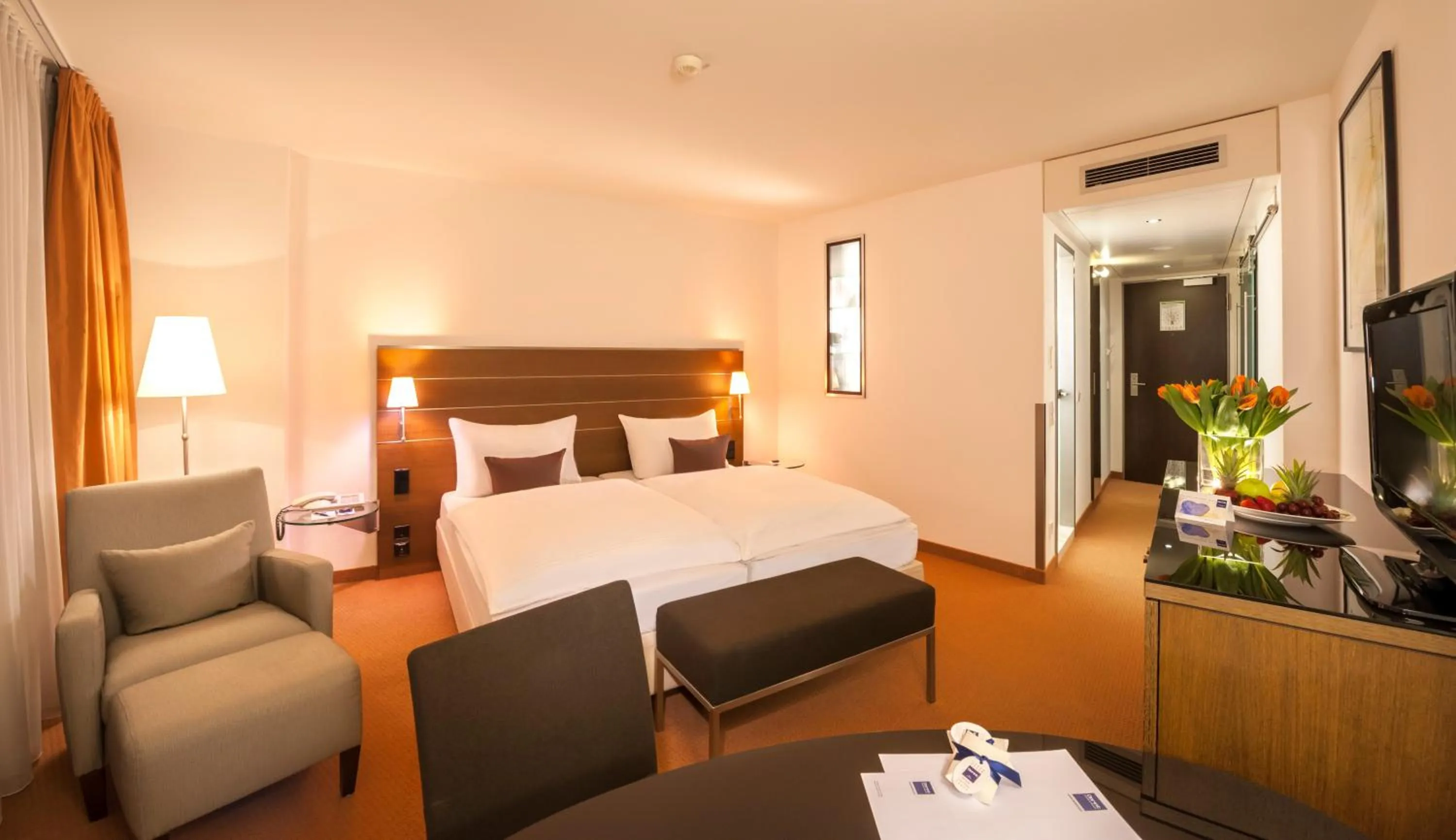 Photo of the whole room, Bed in Dorint An der Kongresshalle Augsburg