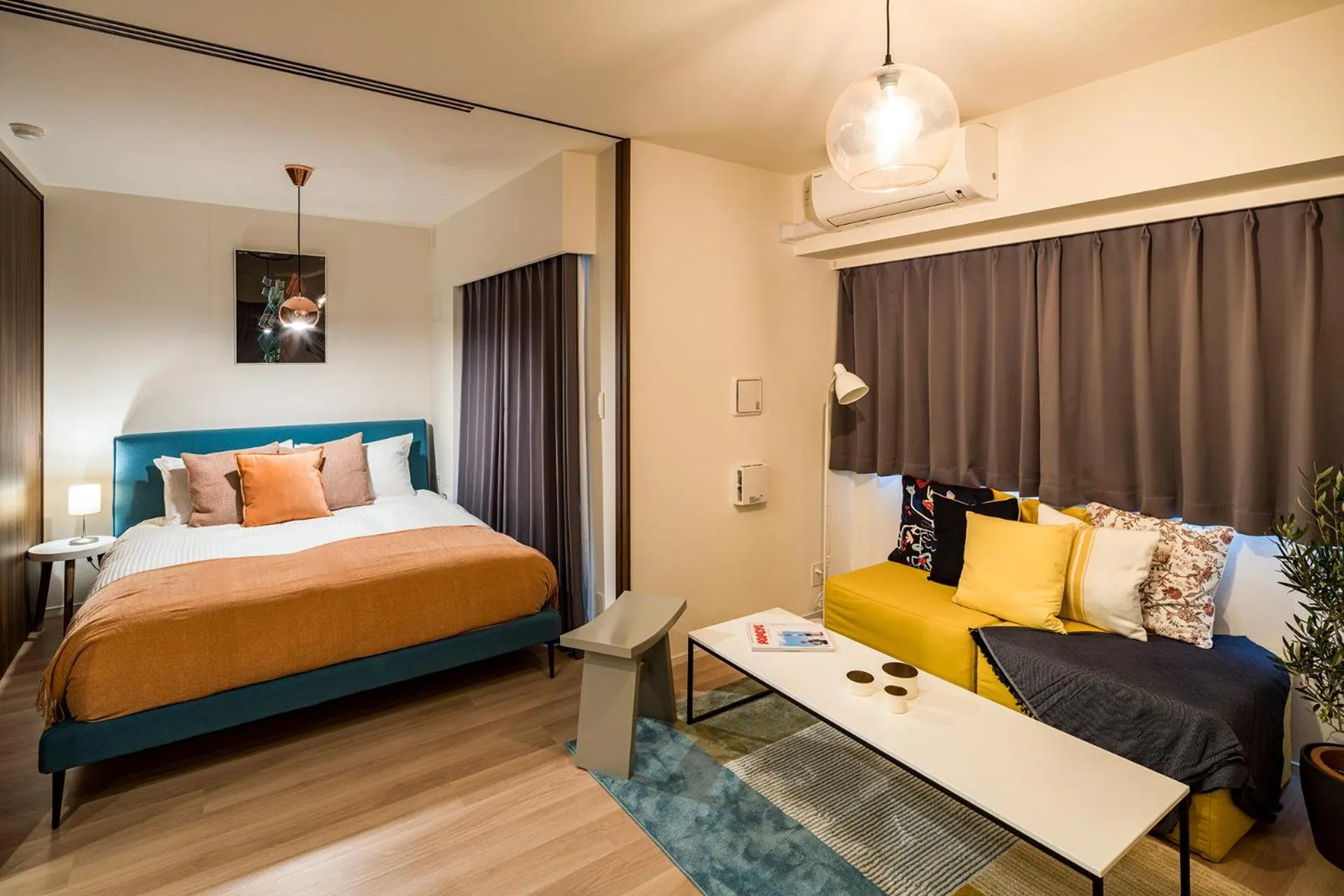 Photo of the whole room, Bed in Section L Ginza East