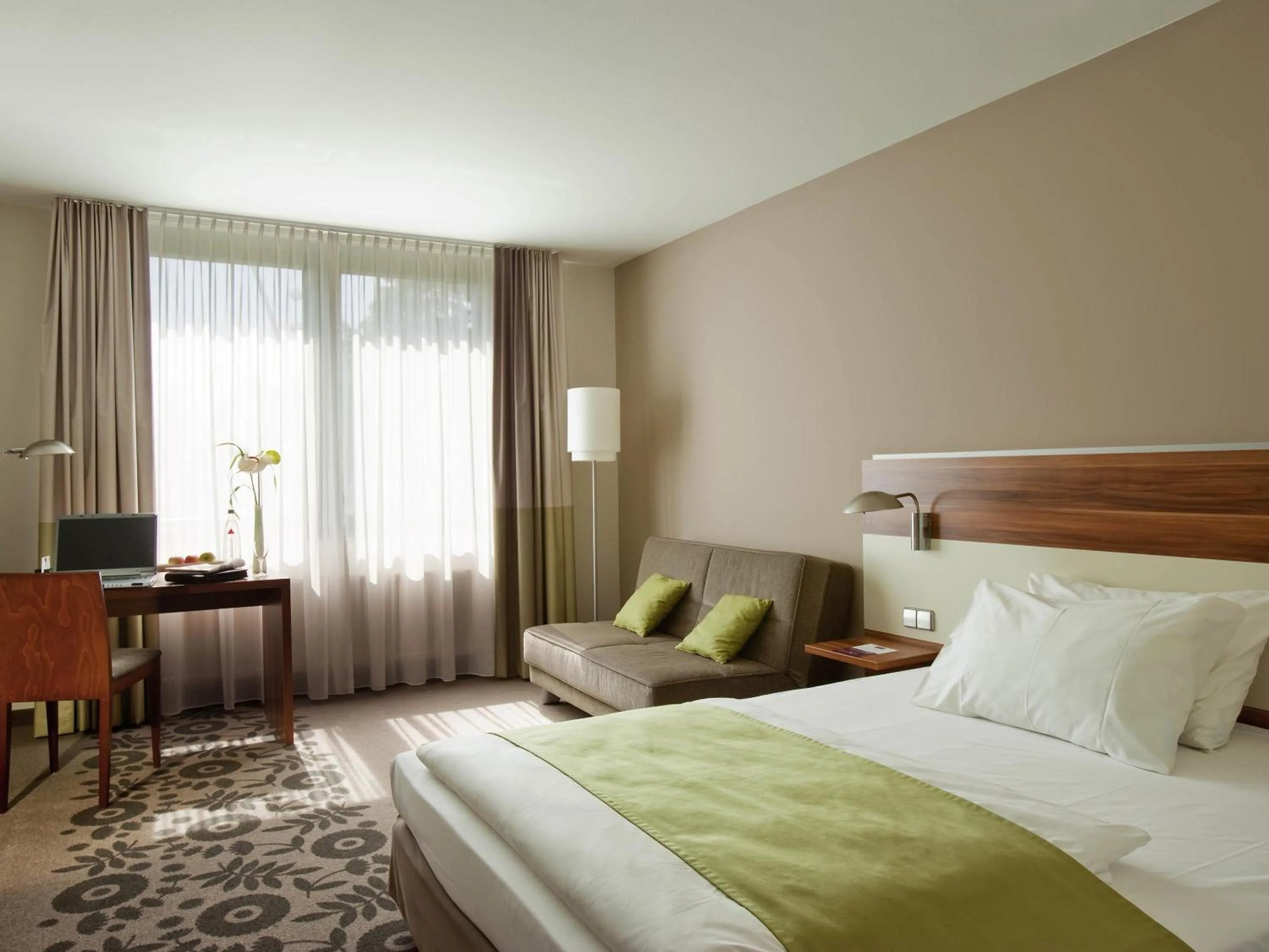 Bedroom, Bed in Mercure Tagungs- & Landhotel Krefeld