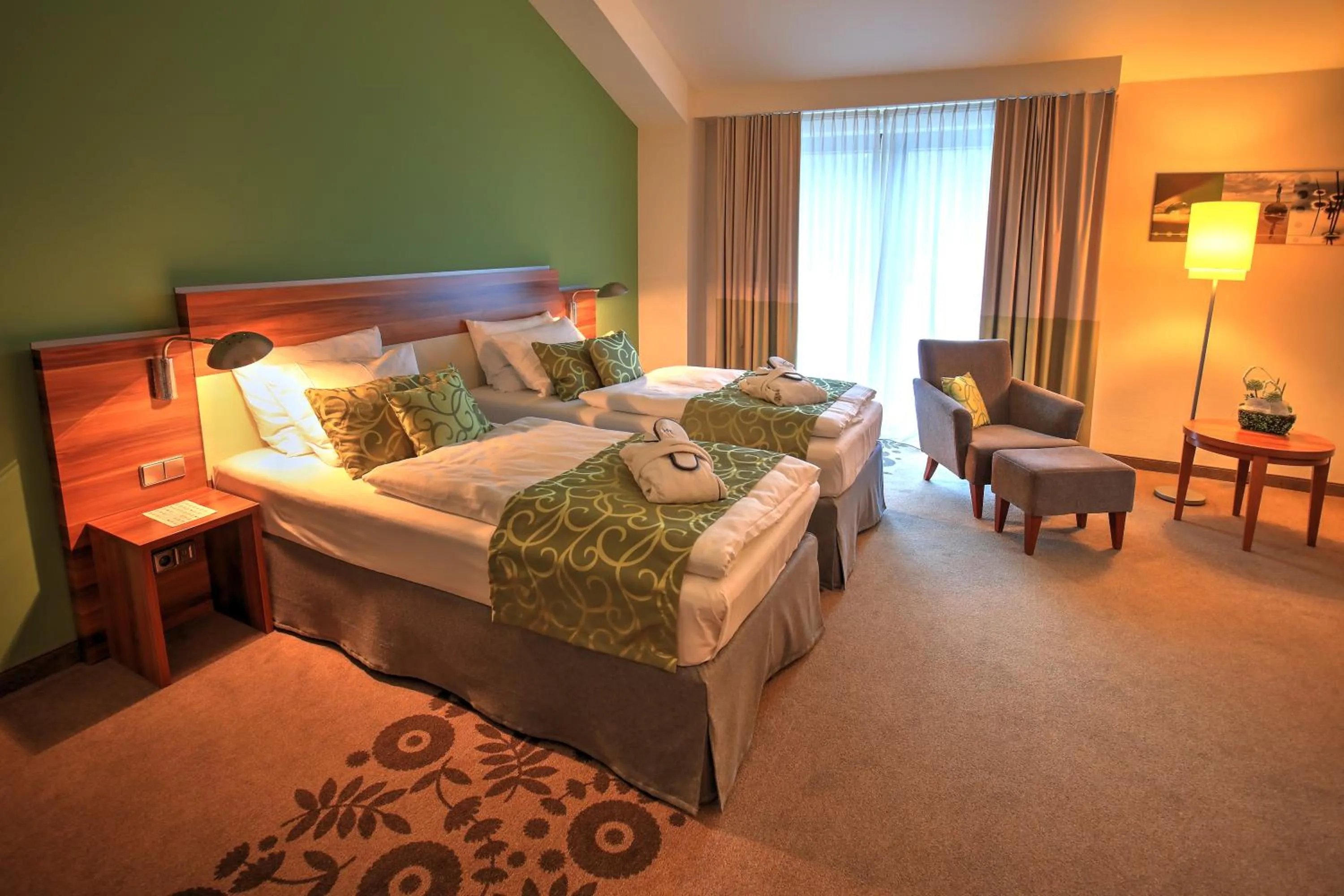Photo of the whole room, Bed in Mercure Tagungs- & Landhotel Krefeld