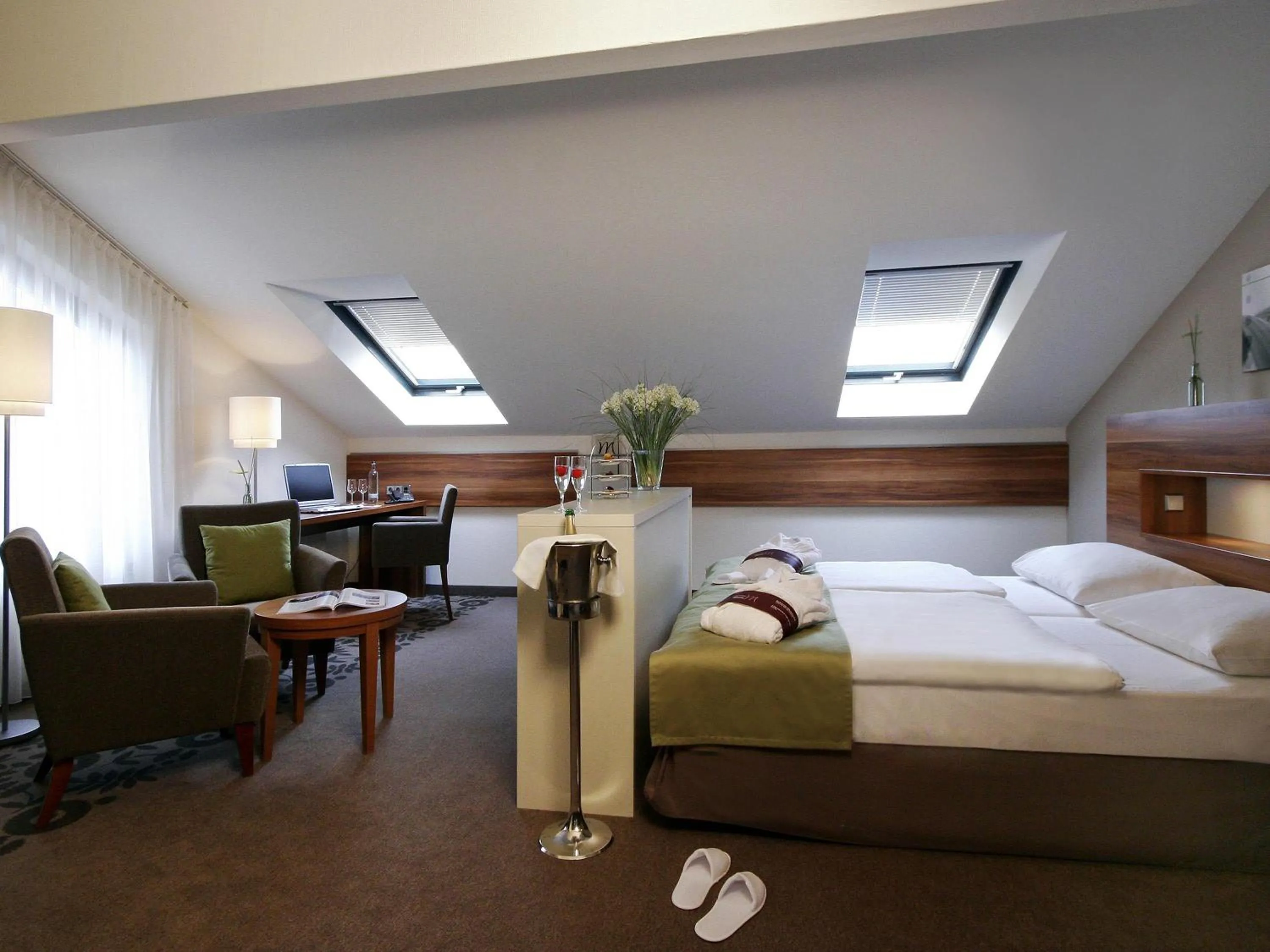 Bedroom, Bed in Mercure Tagungs- & Landhotel Krefeld