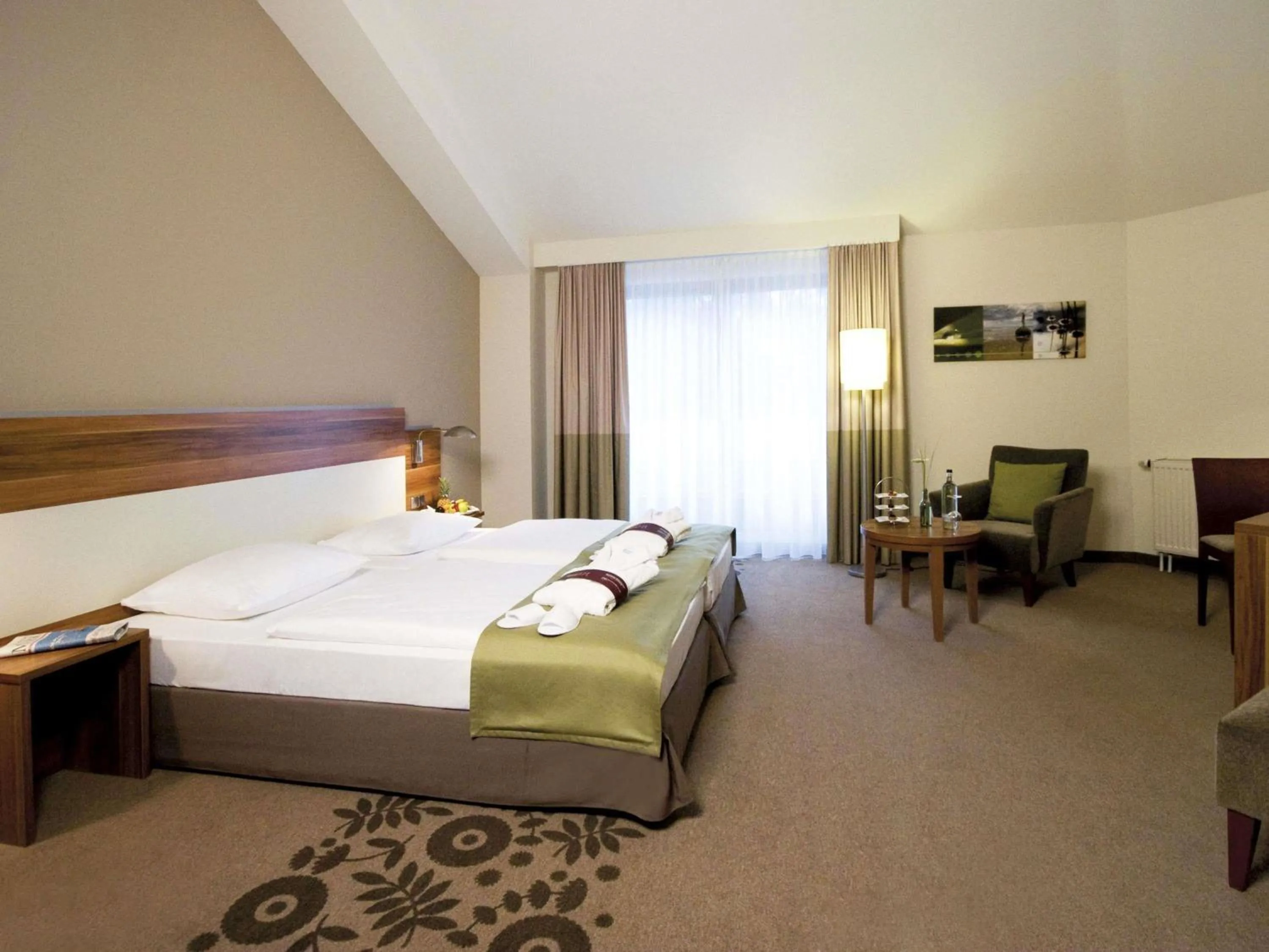 Bedroom, Bed in Mercure Tagungs- & Landhotel Krefeld