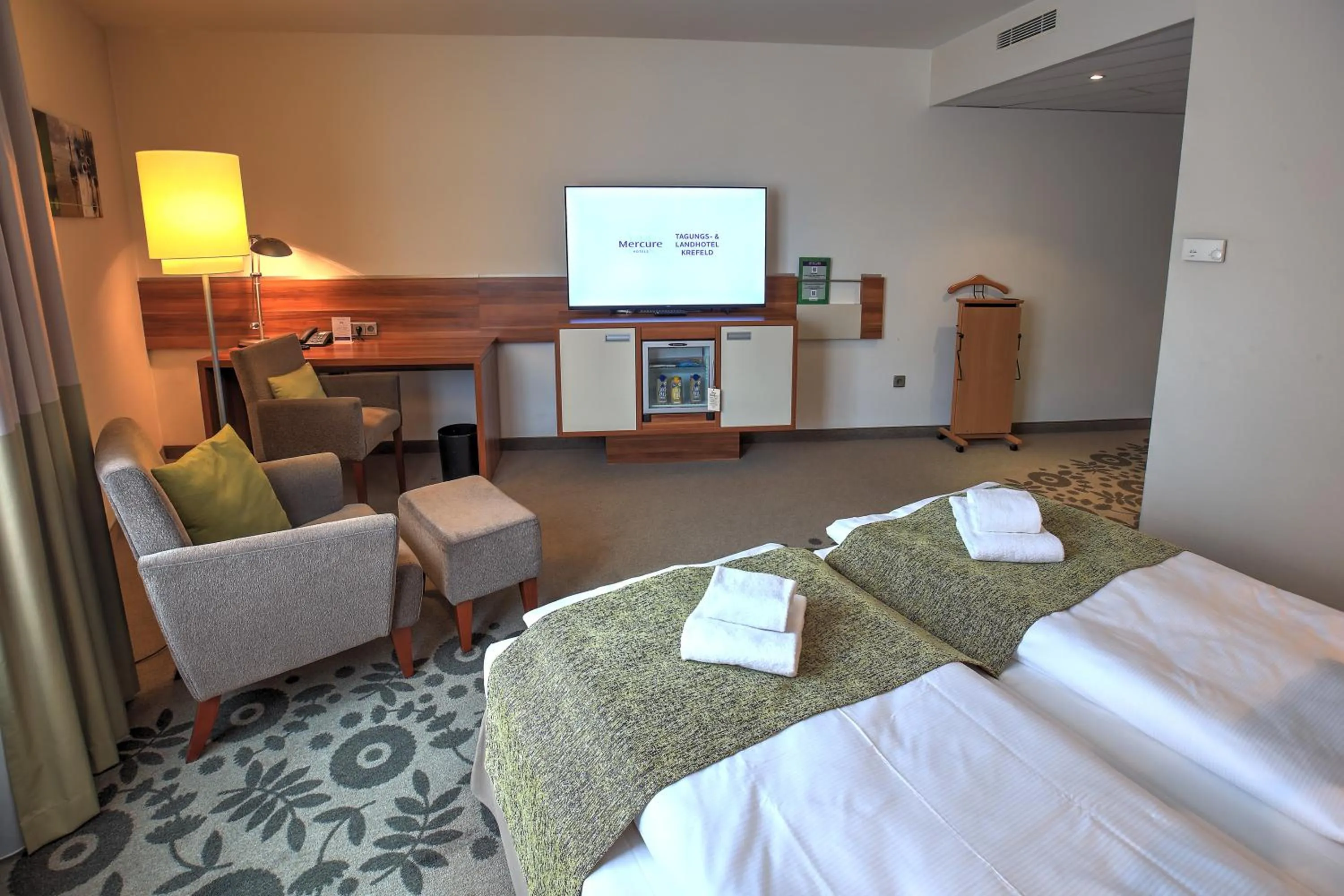 Bedroom, Bed in Mercure Tagungs- & Landhotel Krefeld