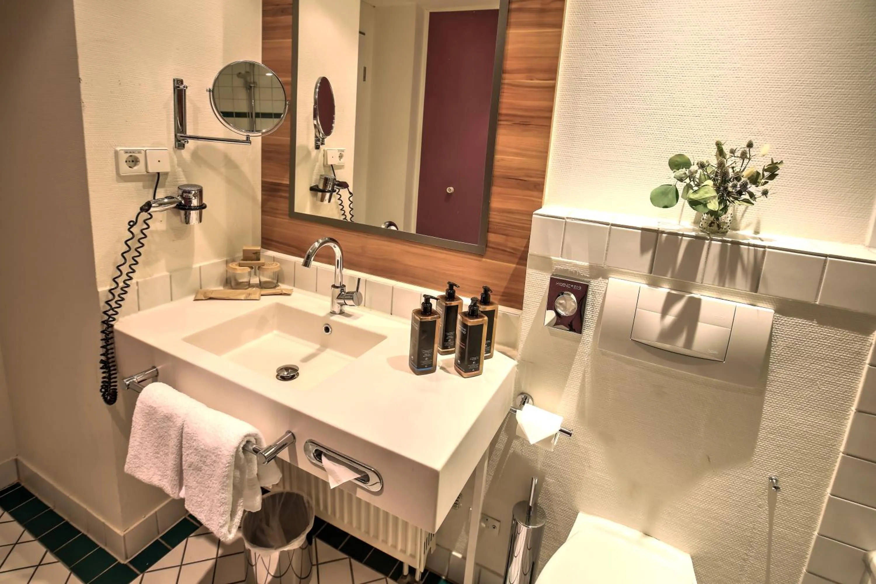 Bathroom in Mercure Tagungs- & Landhotel Krefeld